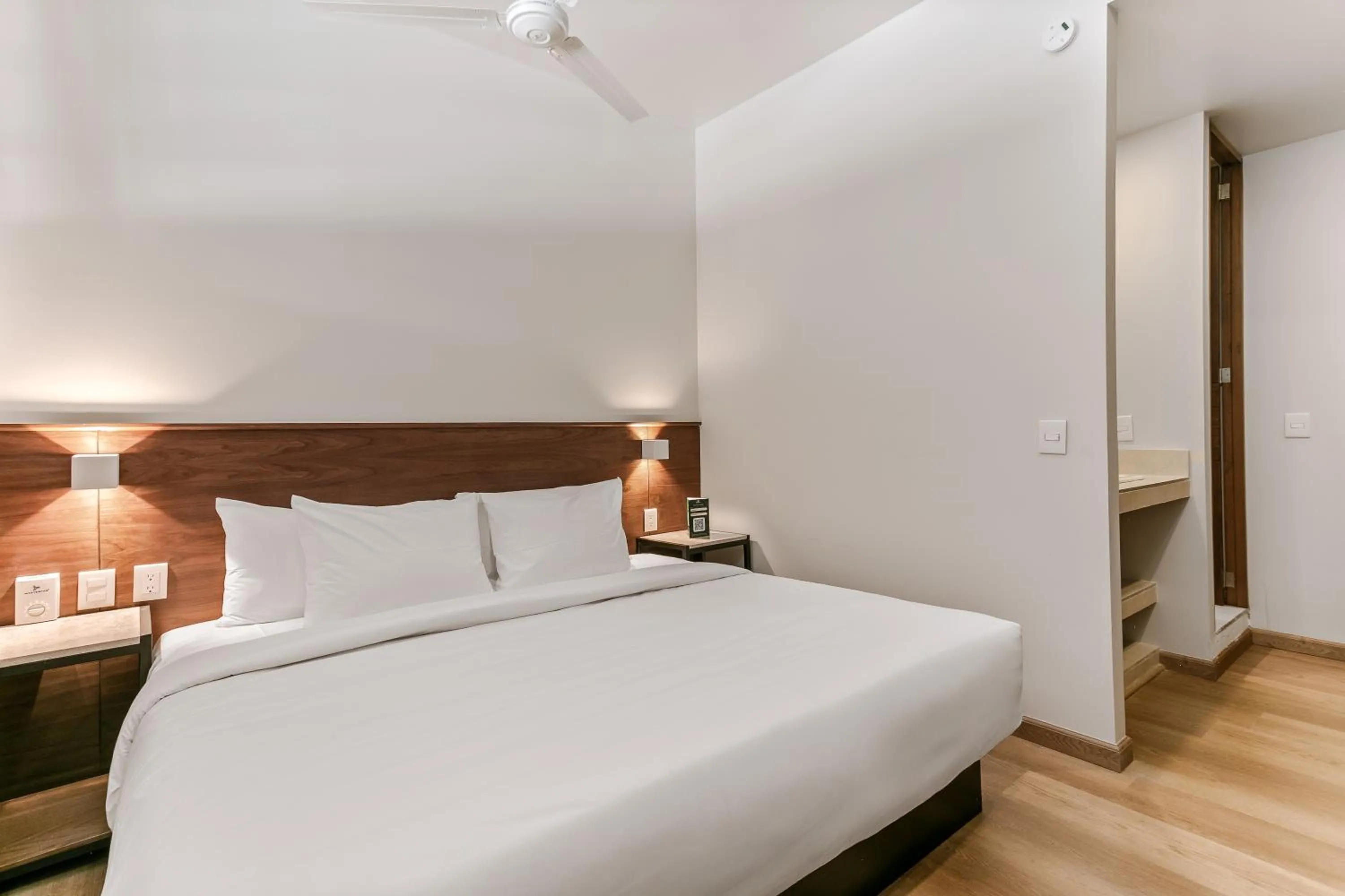 Bed in Wenceslao By Homirent