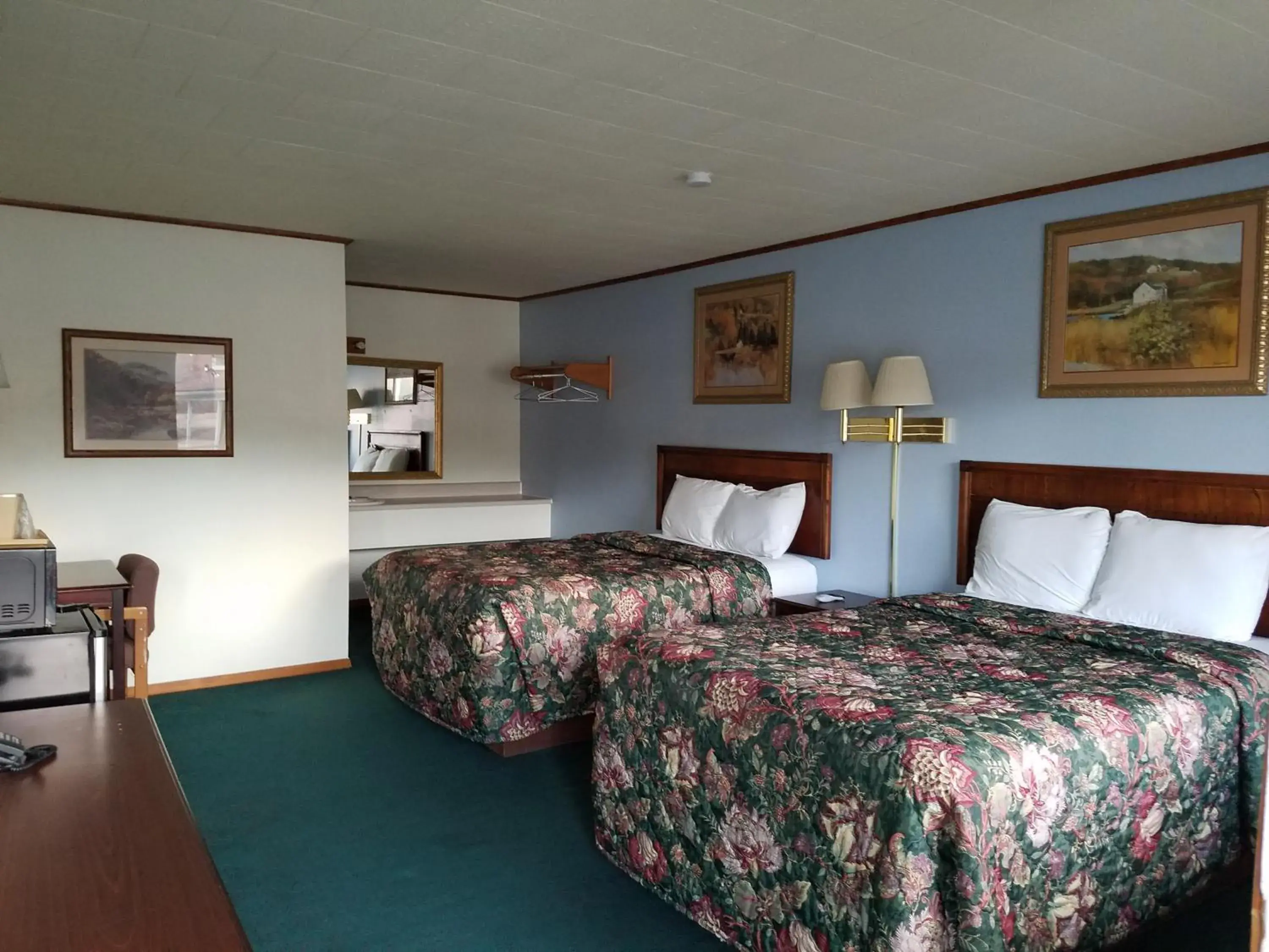 Standard Double Room with Two Double Beds - single occupancy in A Sapphire Inn Standard Double Room with Two Double Beds - single occupancy in A Sapphire Inn