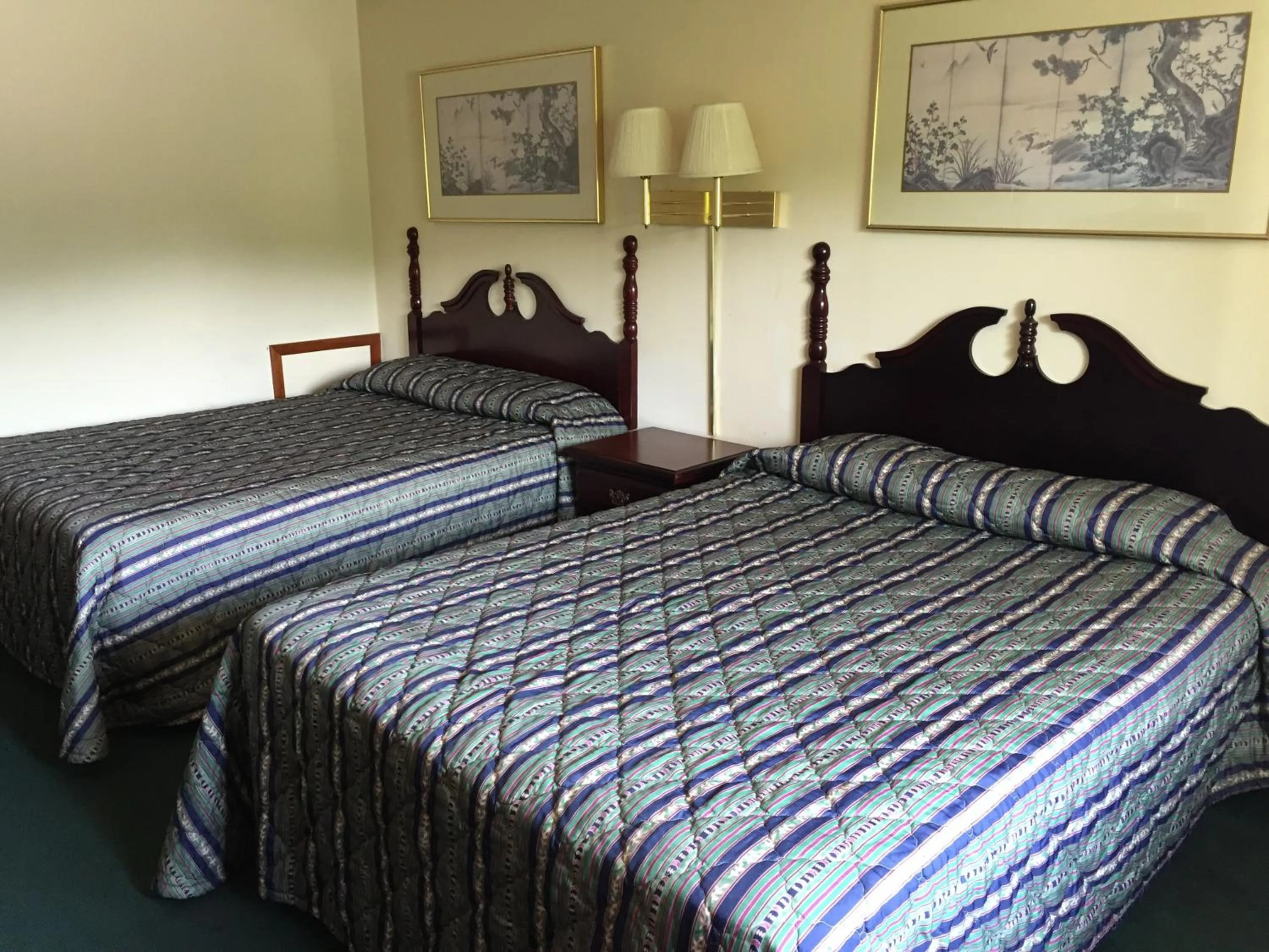Bedroom, Bed in A Sapphire Inn
