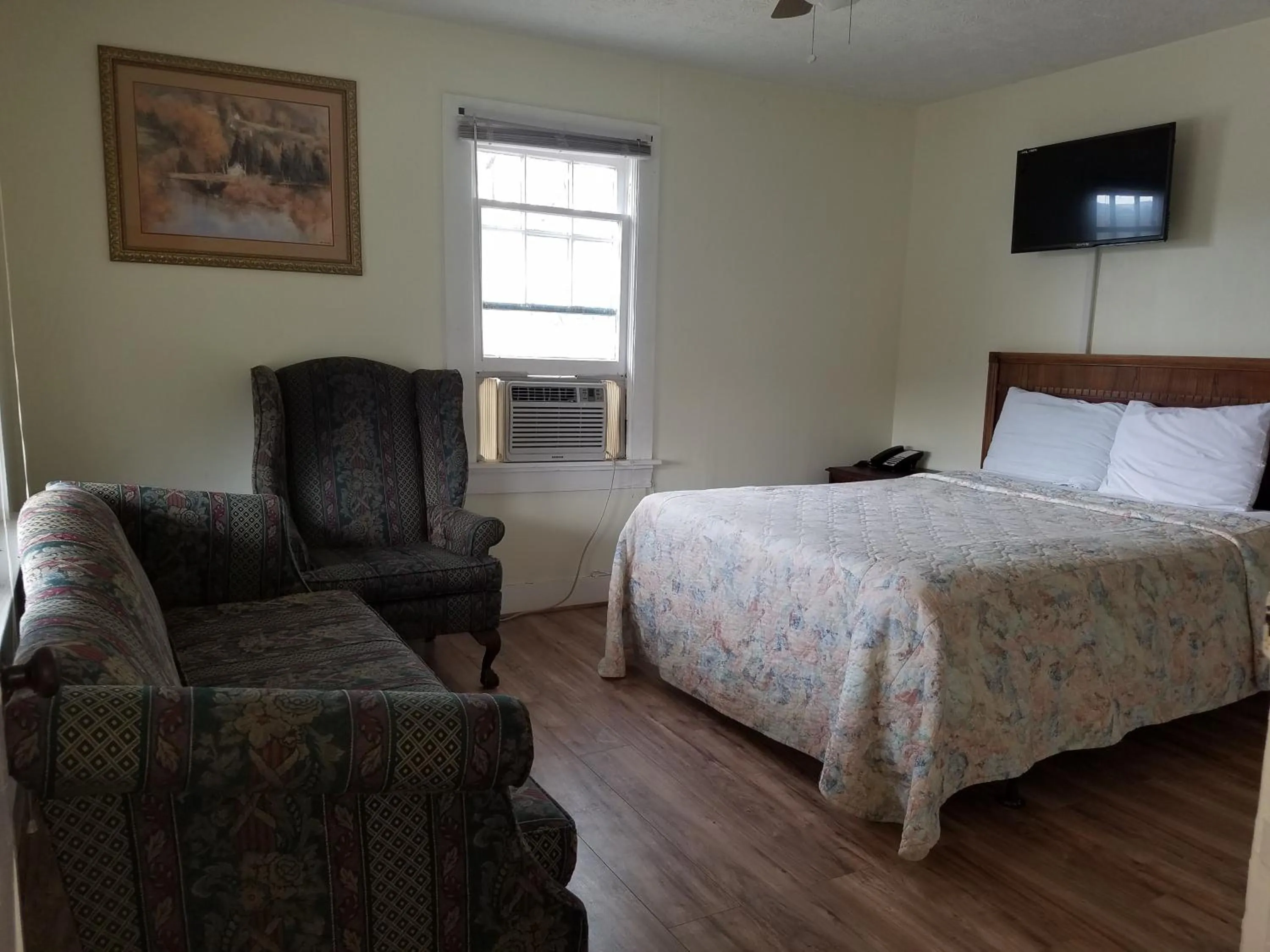 Bed in A Sapphire Inn