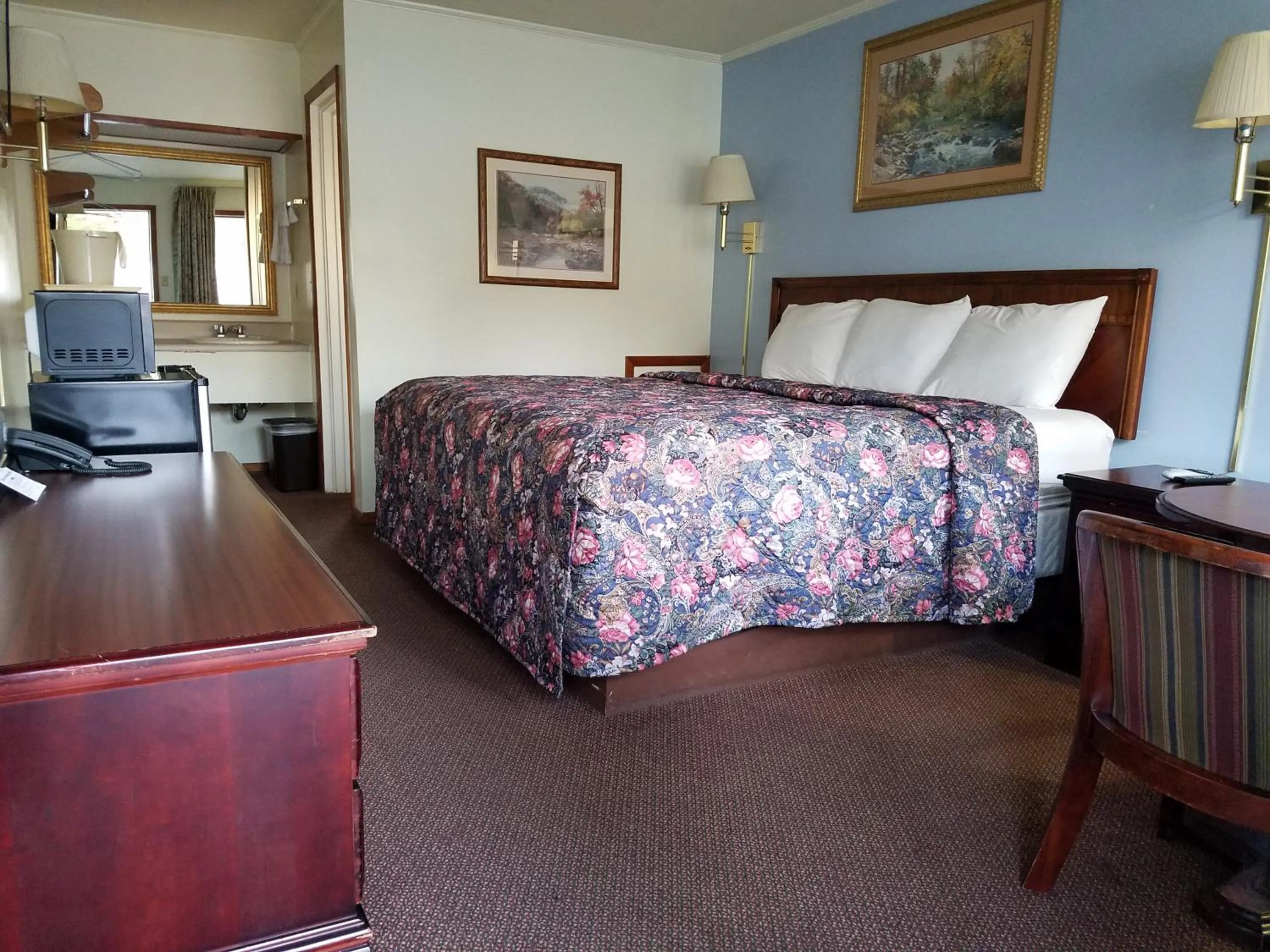 Bed in A Sapphire Inn