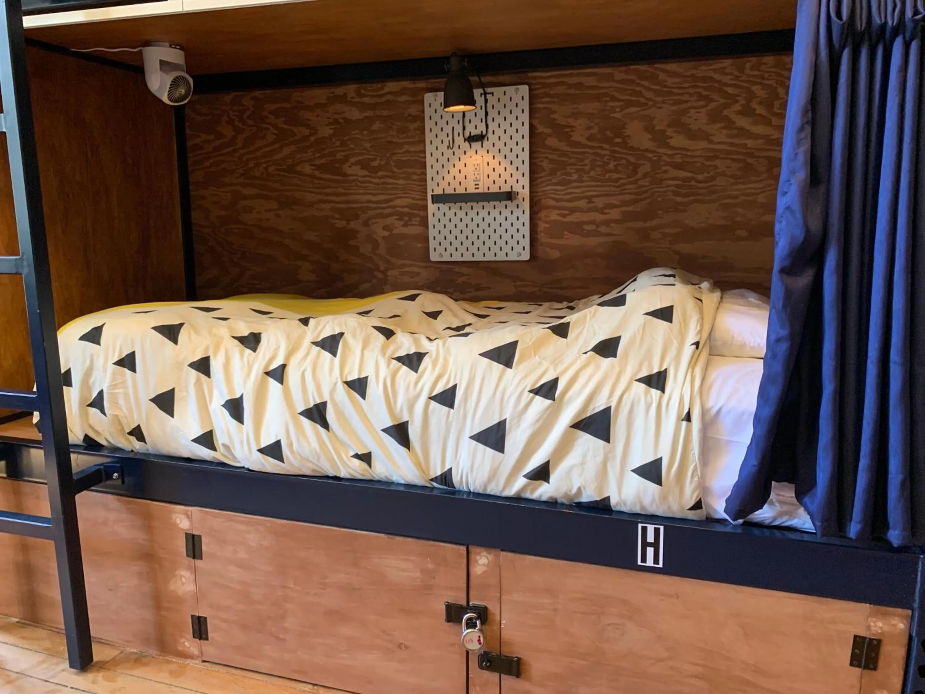 Bedroom, Bed in Hostel Fish