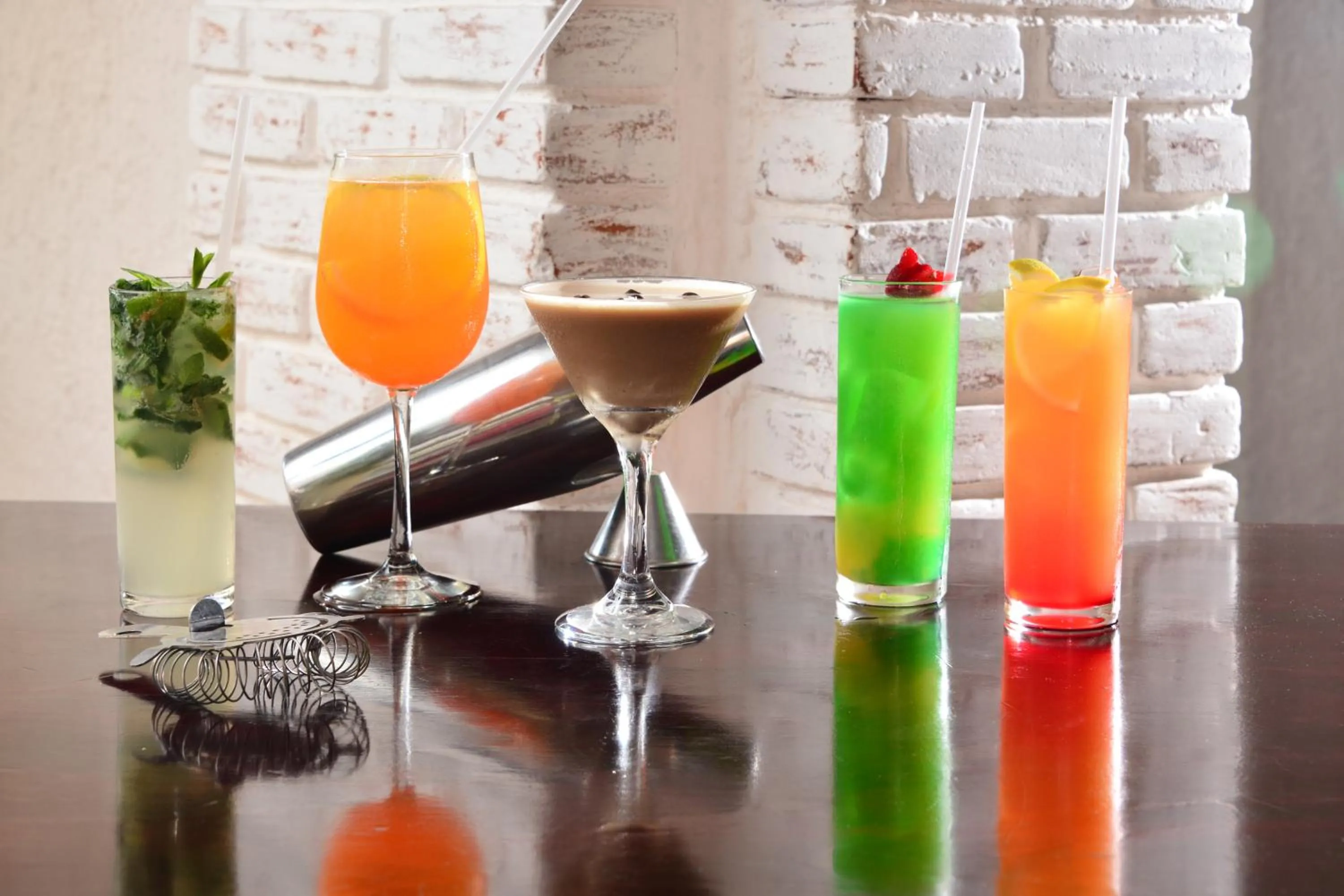 Restaurant/places to eat in Unic Design Hotel & Restaurant- 5th Avenue