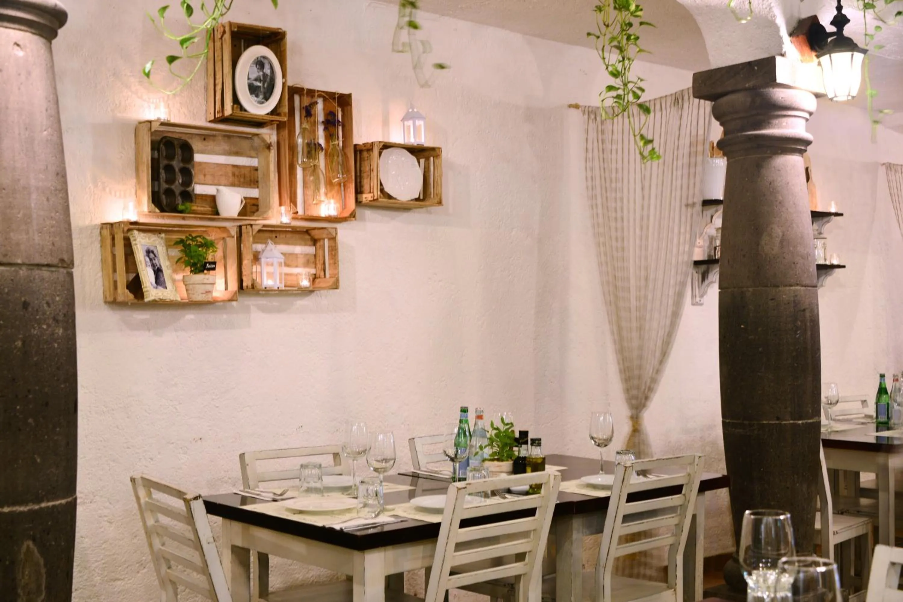 Restaurant/places to eat in Unic Design Hotel & Restaurant- 5th Avenue