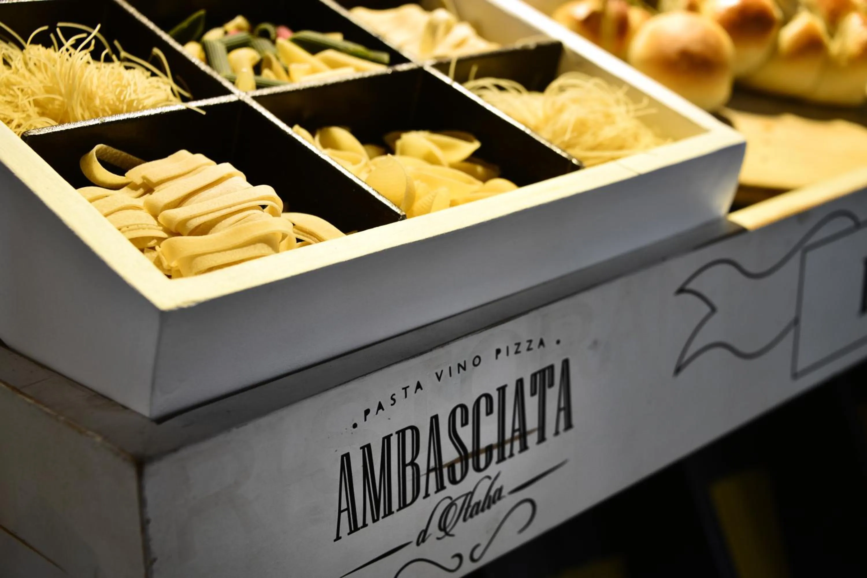 Restaurant/places to eat in Unic Design Hotel & Restaurant- 5th Avenue