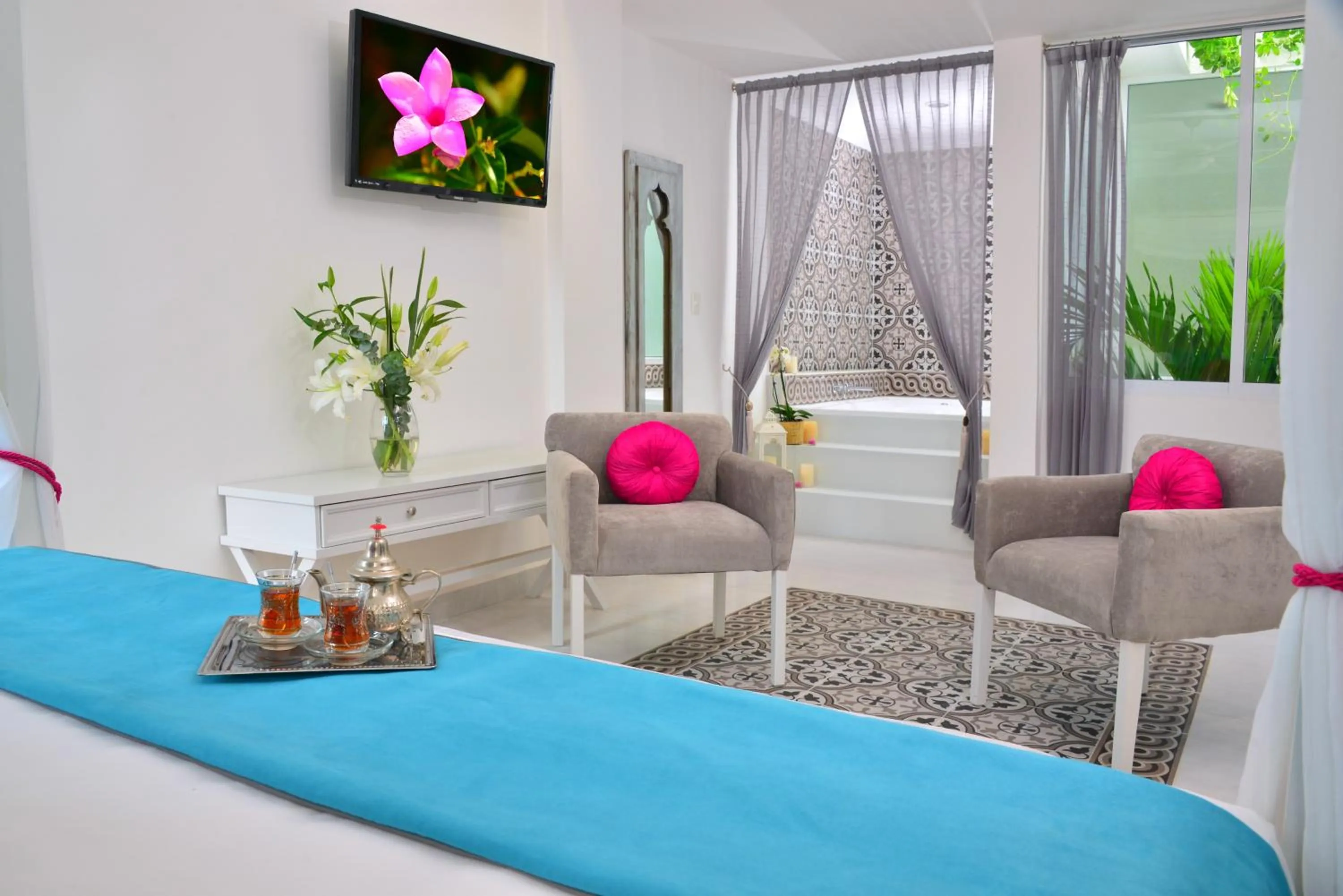 Photo of the whole room in Unic Design Hotel & Restaurant- 5th Avenue