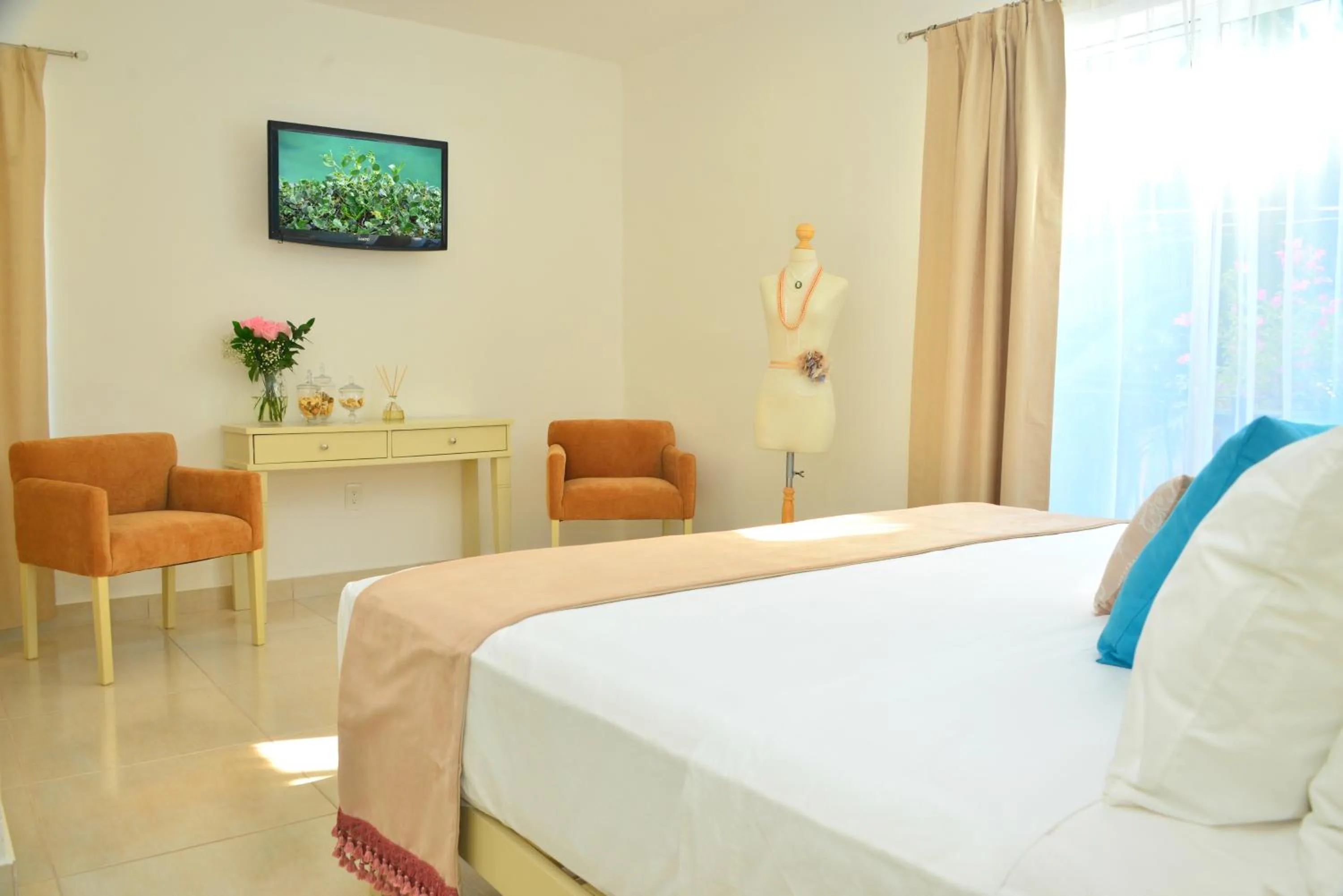 Photo of the whole room, Bed in Unic Design Hotel & Restaurant- 5th Avenue