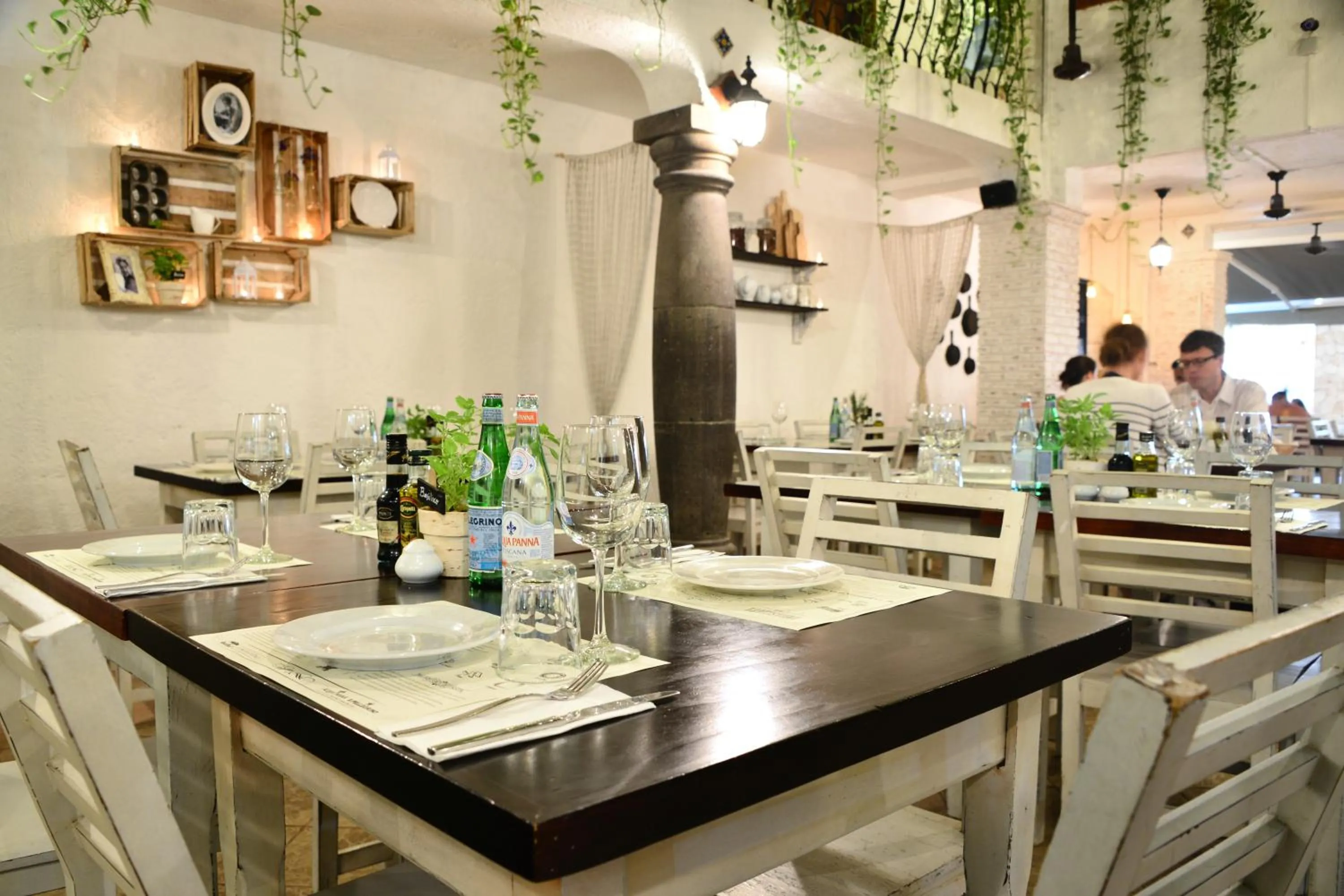 Restaurant/places to eat in Unic Design Hotel & Restaurant- 5th Avenue