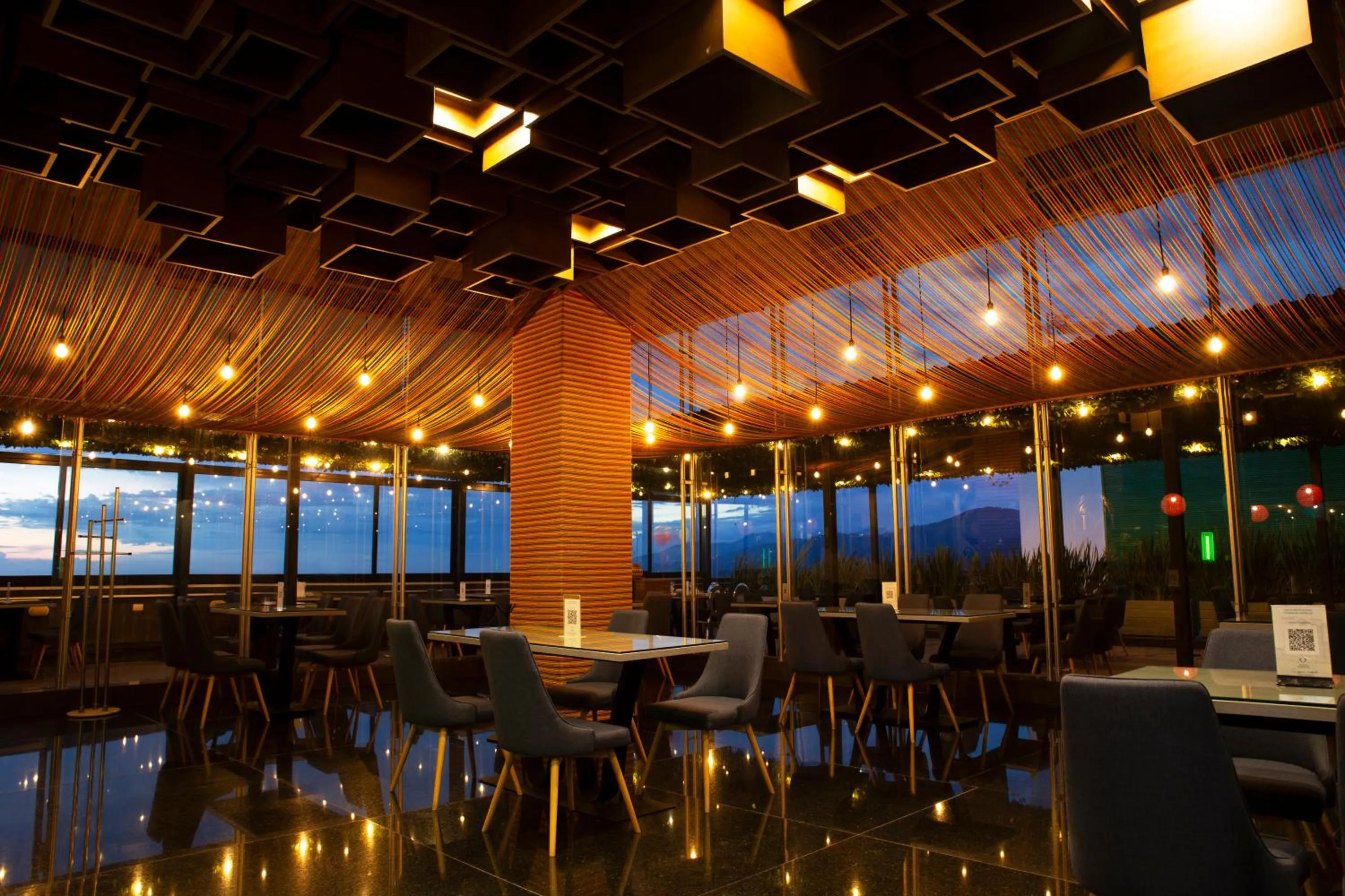 Restaurant/places to eat in Punta Diamante Premium Hotel