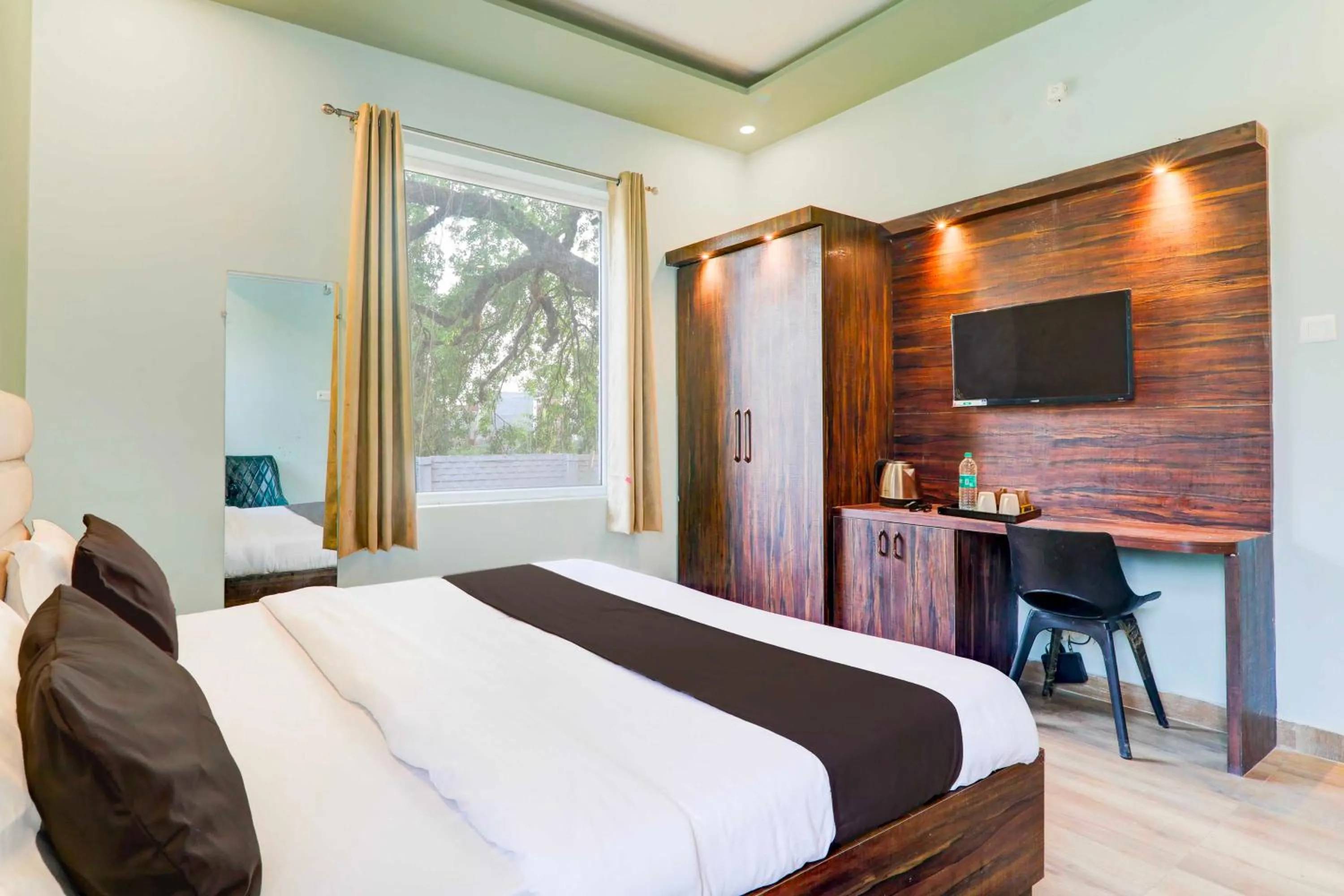 Bedroom, Bed in Collection O Malhaur Railway Station