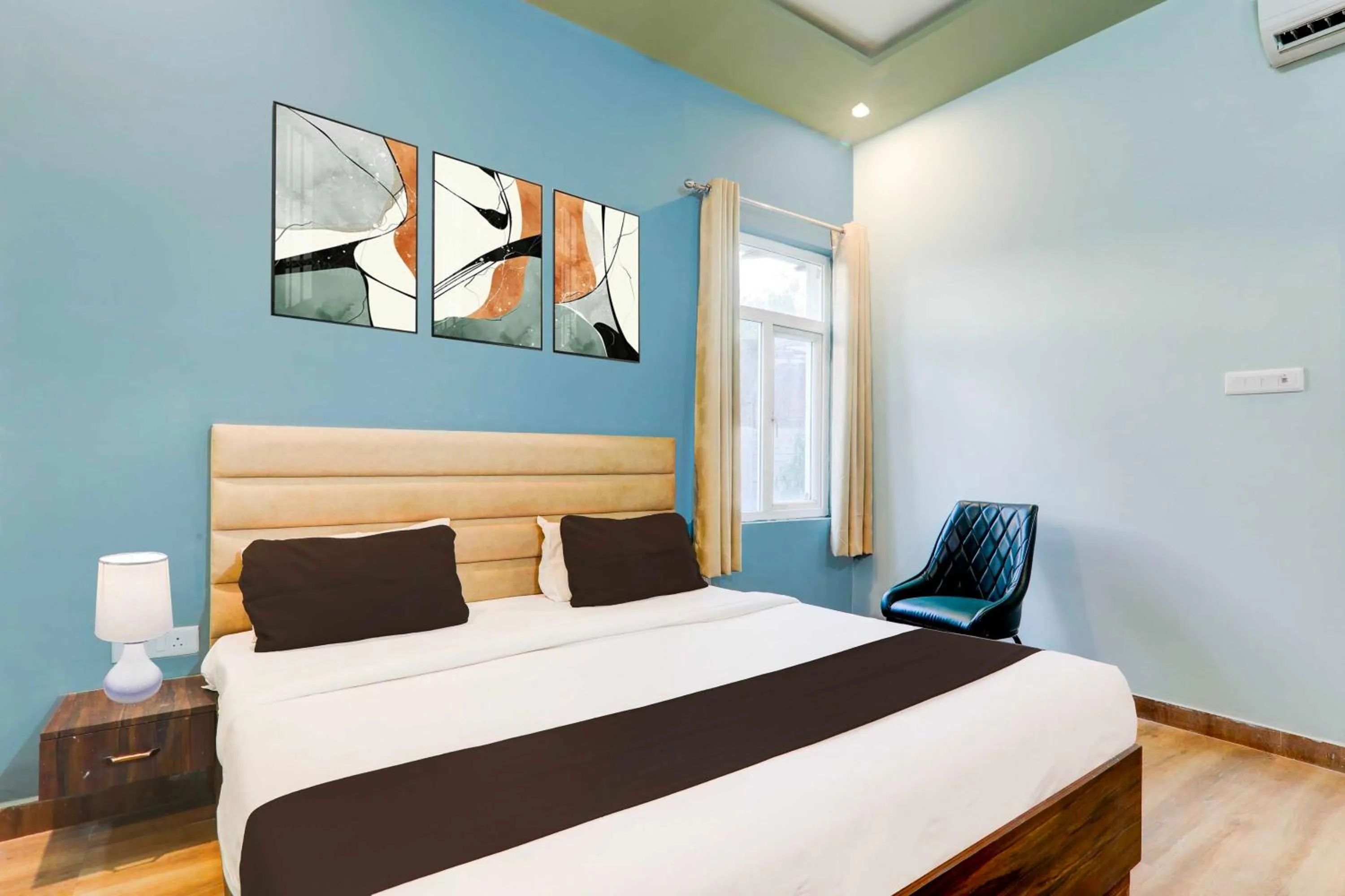 Bedroom, Bed in Collection O Malhaur Railway Station