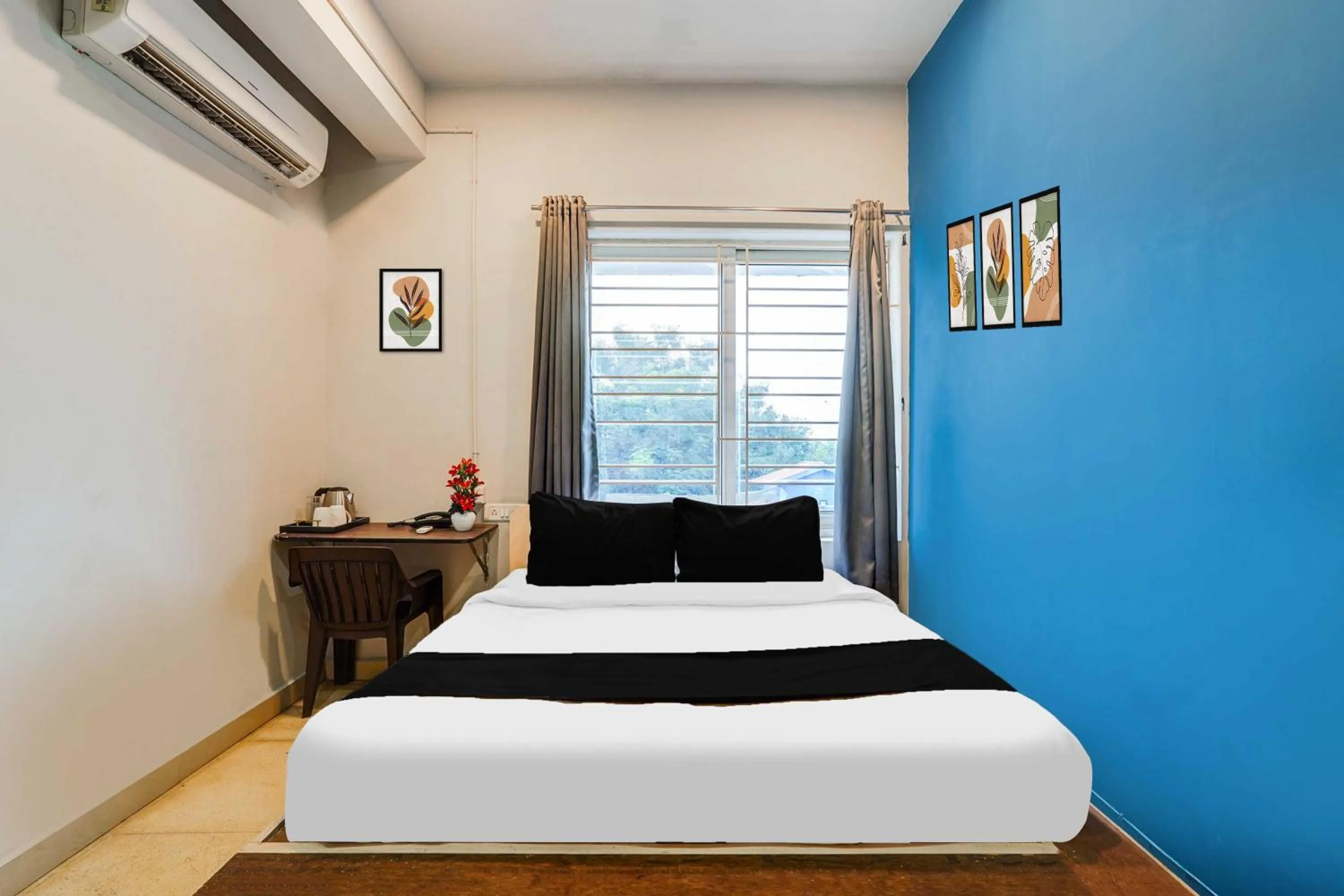 Bedroom, Bed in Collection O Chennai Nemmeli Bridge