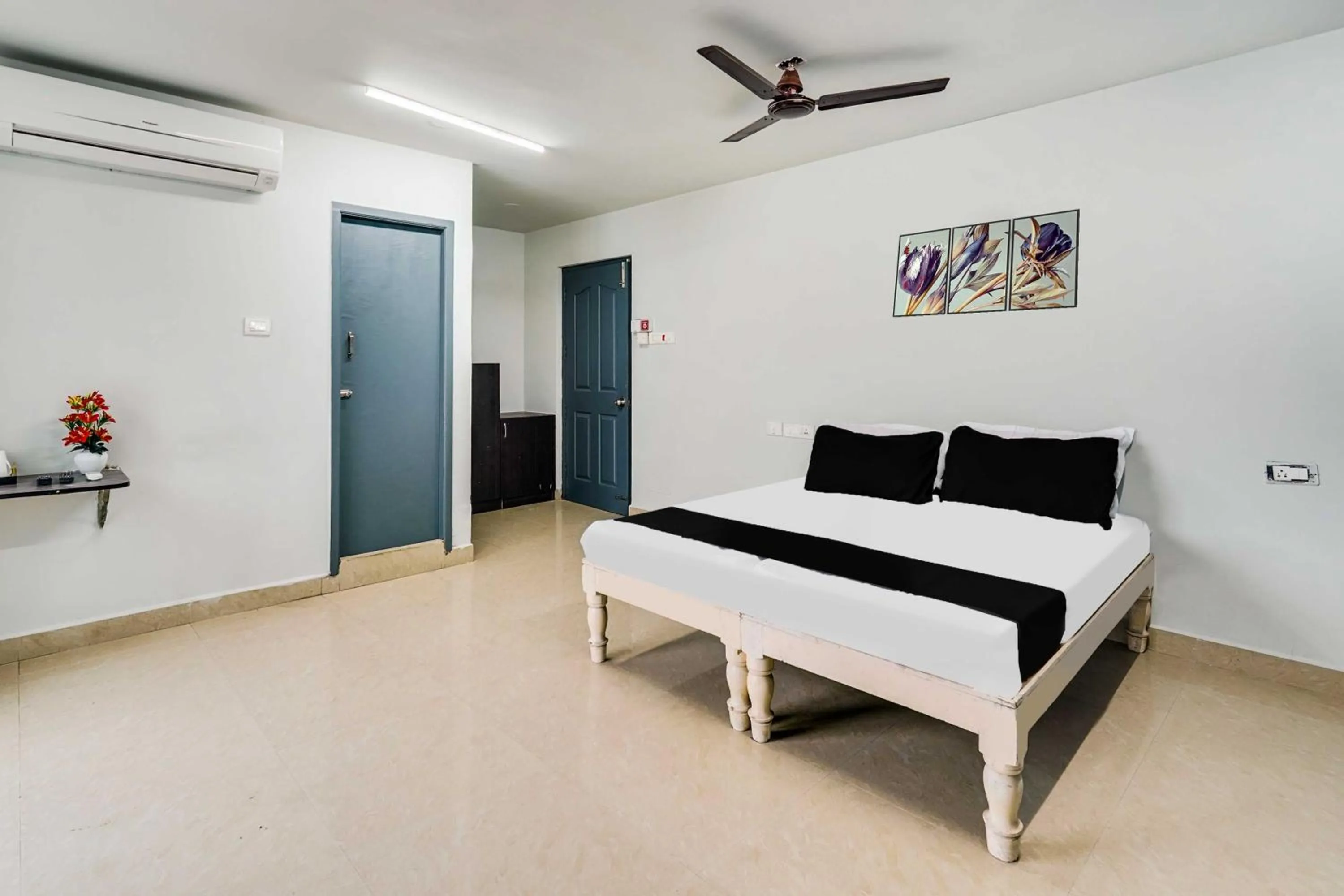 Bedroom, Bed in Collection O Chennai Nemmeli Bridge