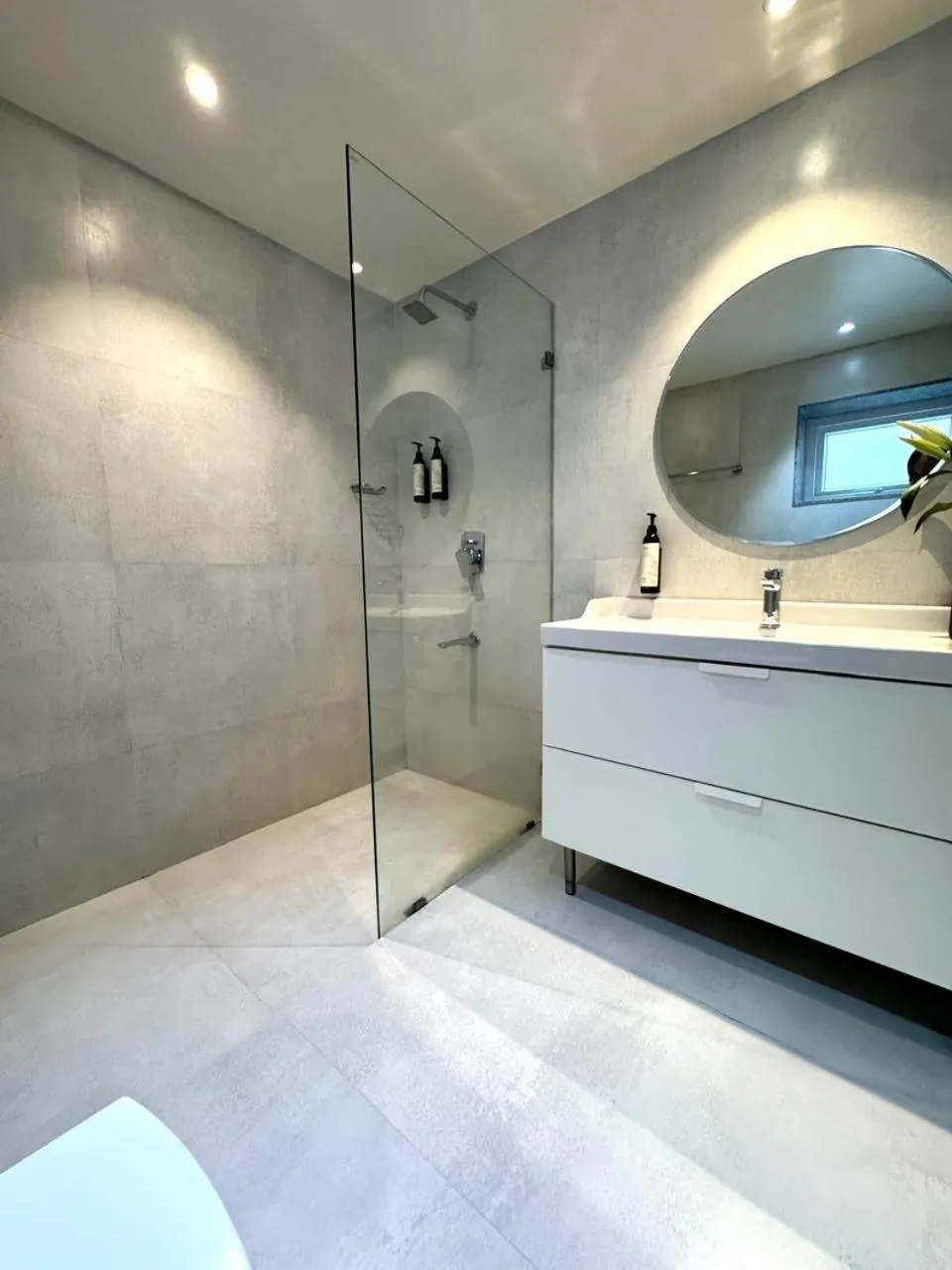 Shower in Hotel Ketan