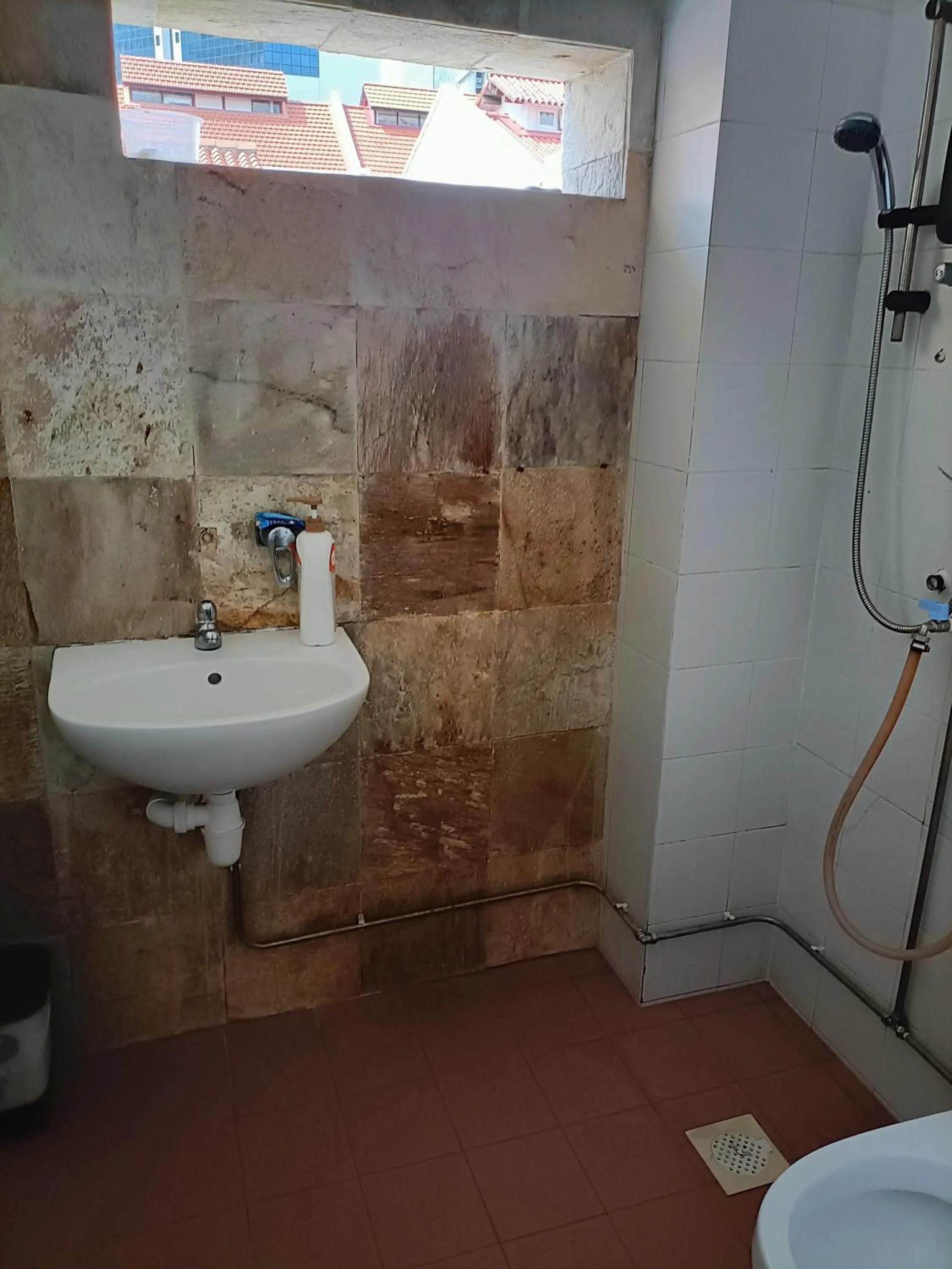 Bathroom in Royal Lodge @ Pagoda Street