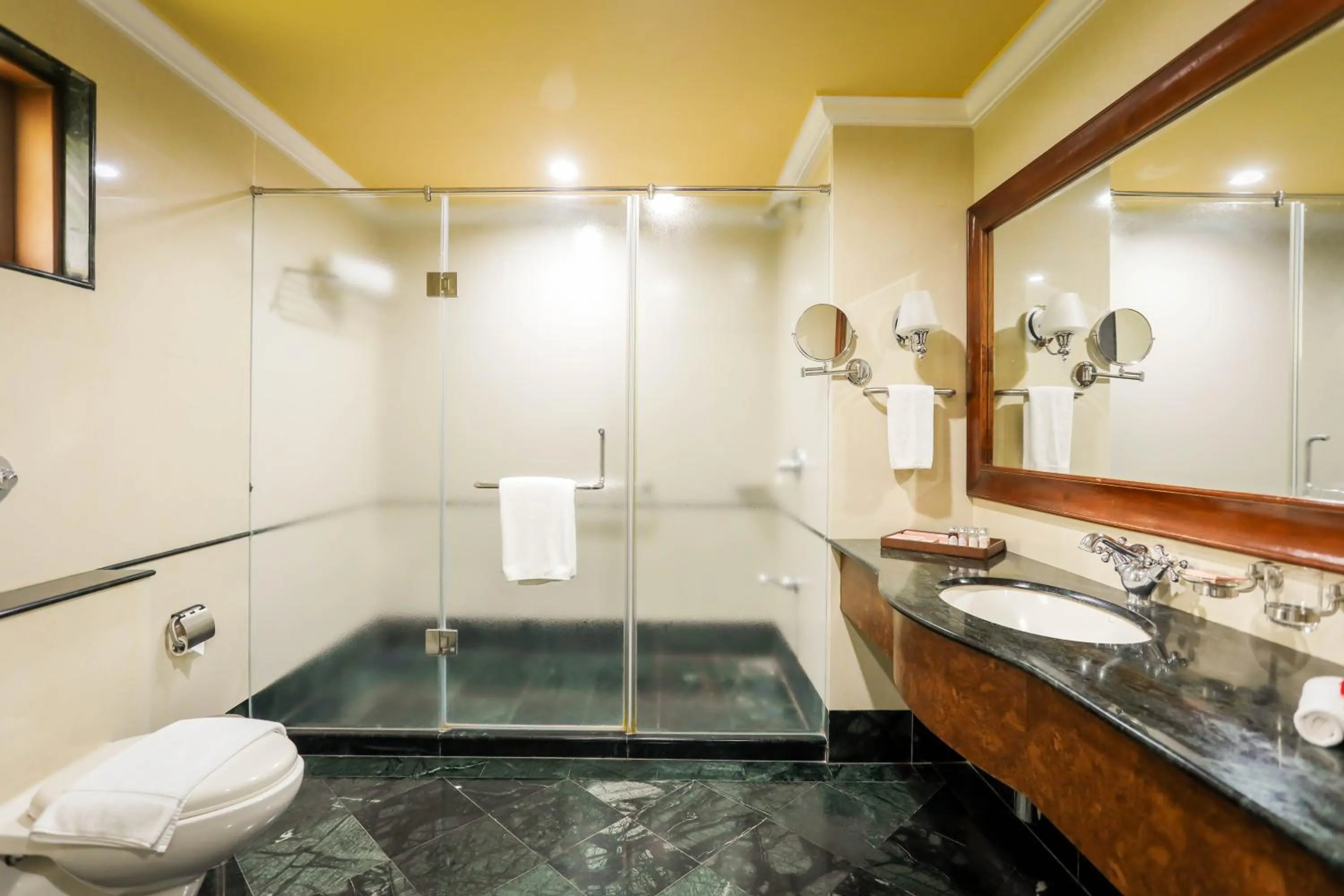 Bathroom in Regency Lagoon Resort