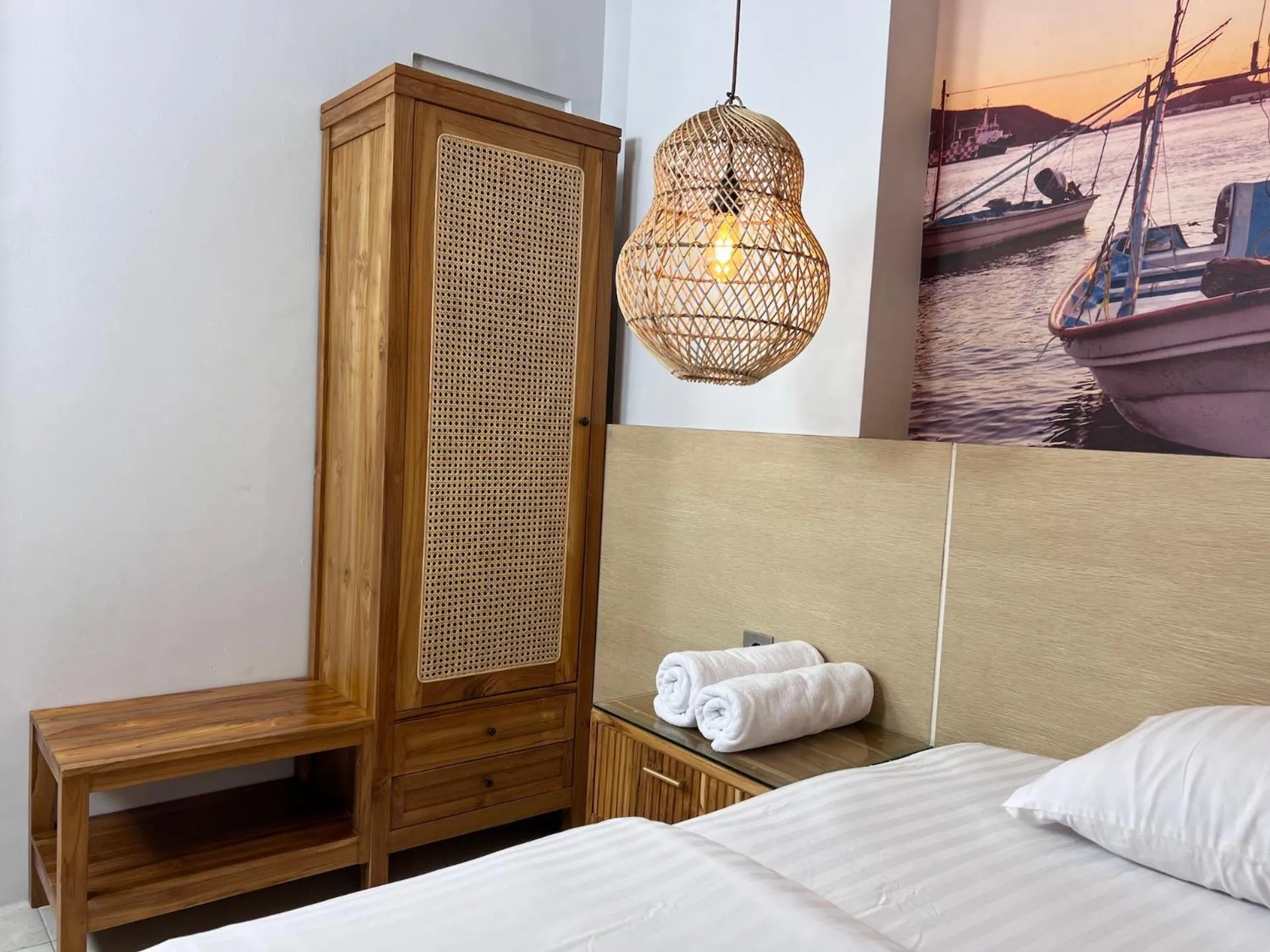 Bed in Fastrooms Bekasi