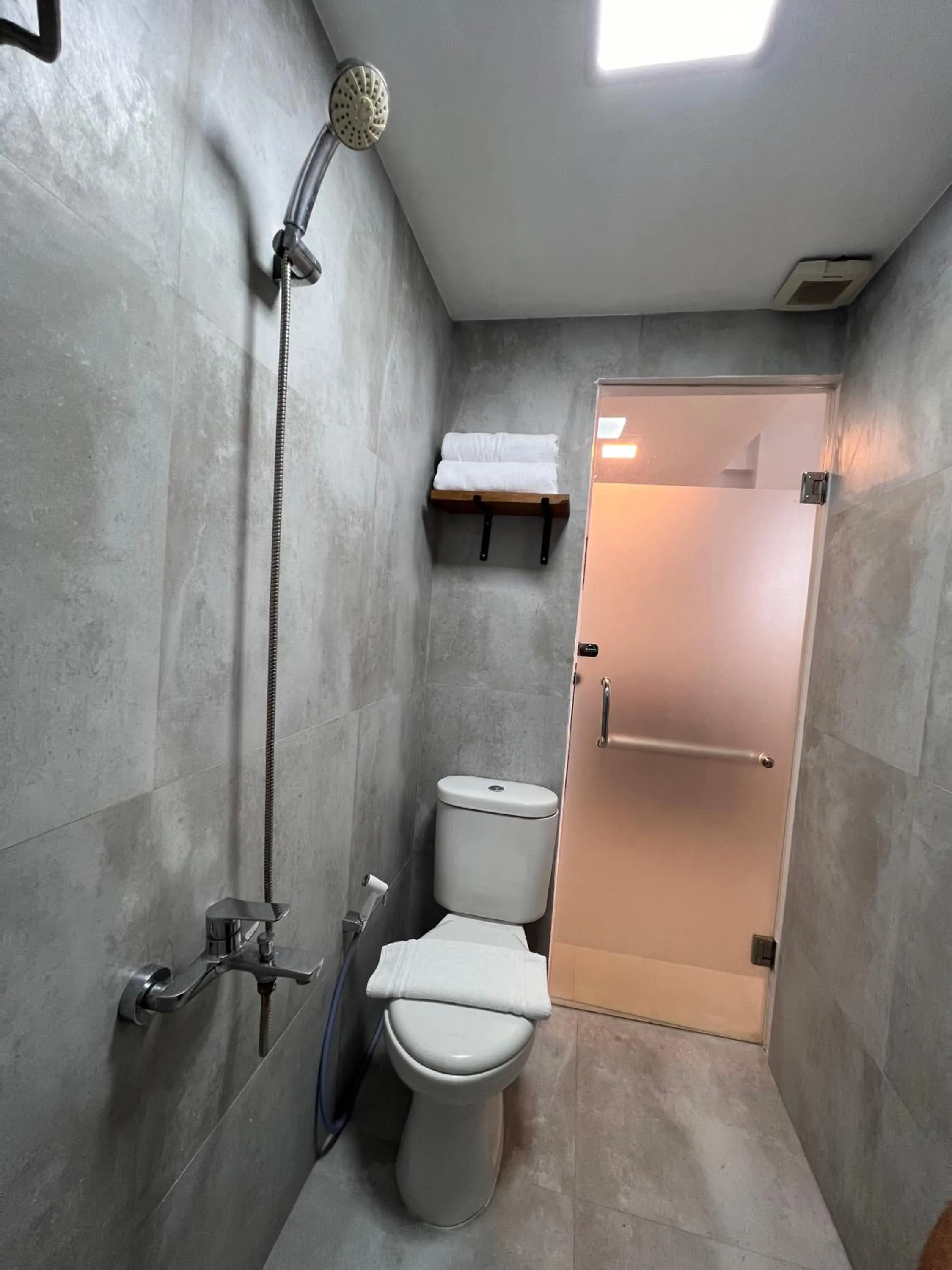 Shower in Fastrooms Bekasi