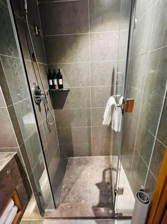 Shower in Orange Crystal Qingdao Jimo Ancient City Hotel