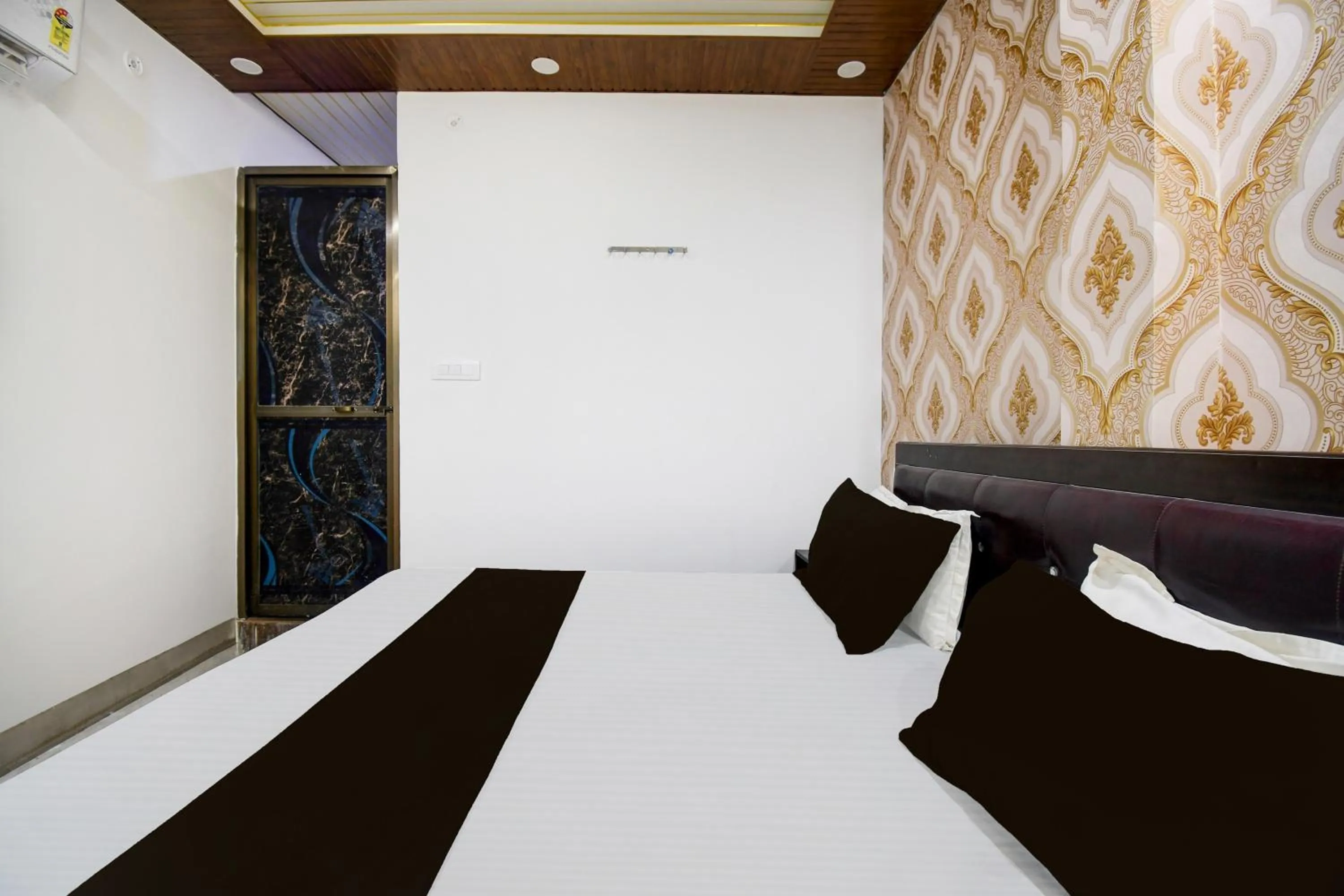 Bedroom, Bed in Super Hotel O Ambedkar Park Gorakhpur Formerly Mayur Residency