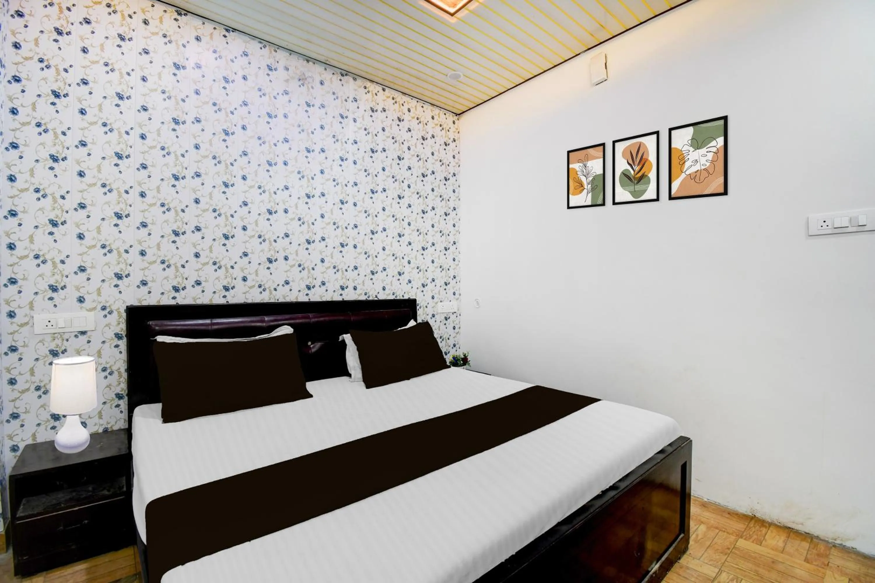 Bedroom, Bed in Super Hotel O Ambedkar Park Gorakhpur Formerly Mayur Residency