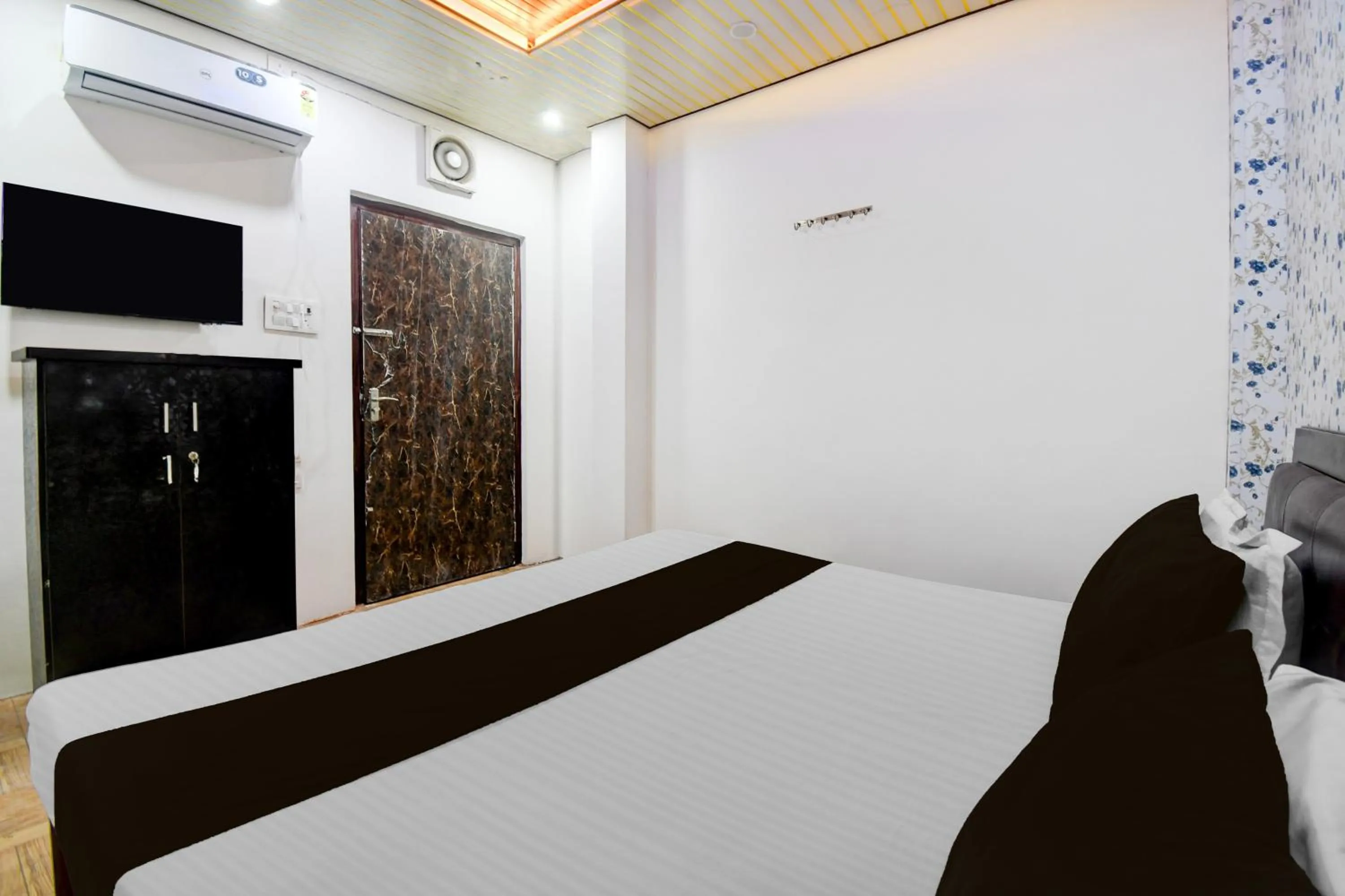 Bedroom, Bed in Super Hotel O Ambedkar Park Gorakhpur Formerly Mayur Residency