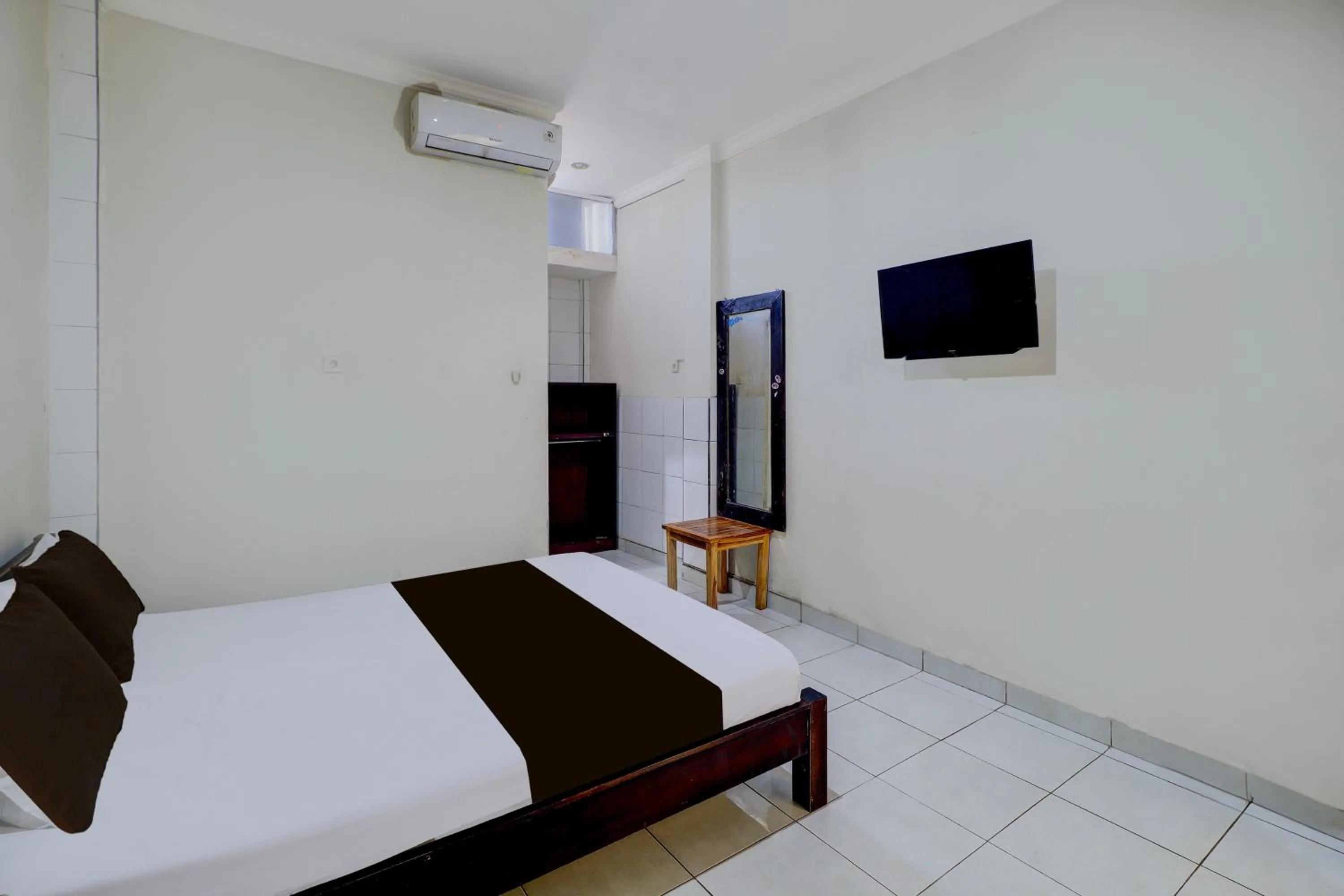 Bedroom, Bed in Collection O Budget Door Legian Inn @Poppies Road