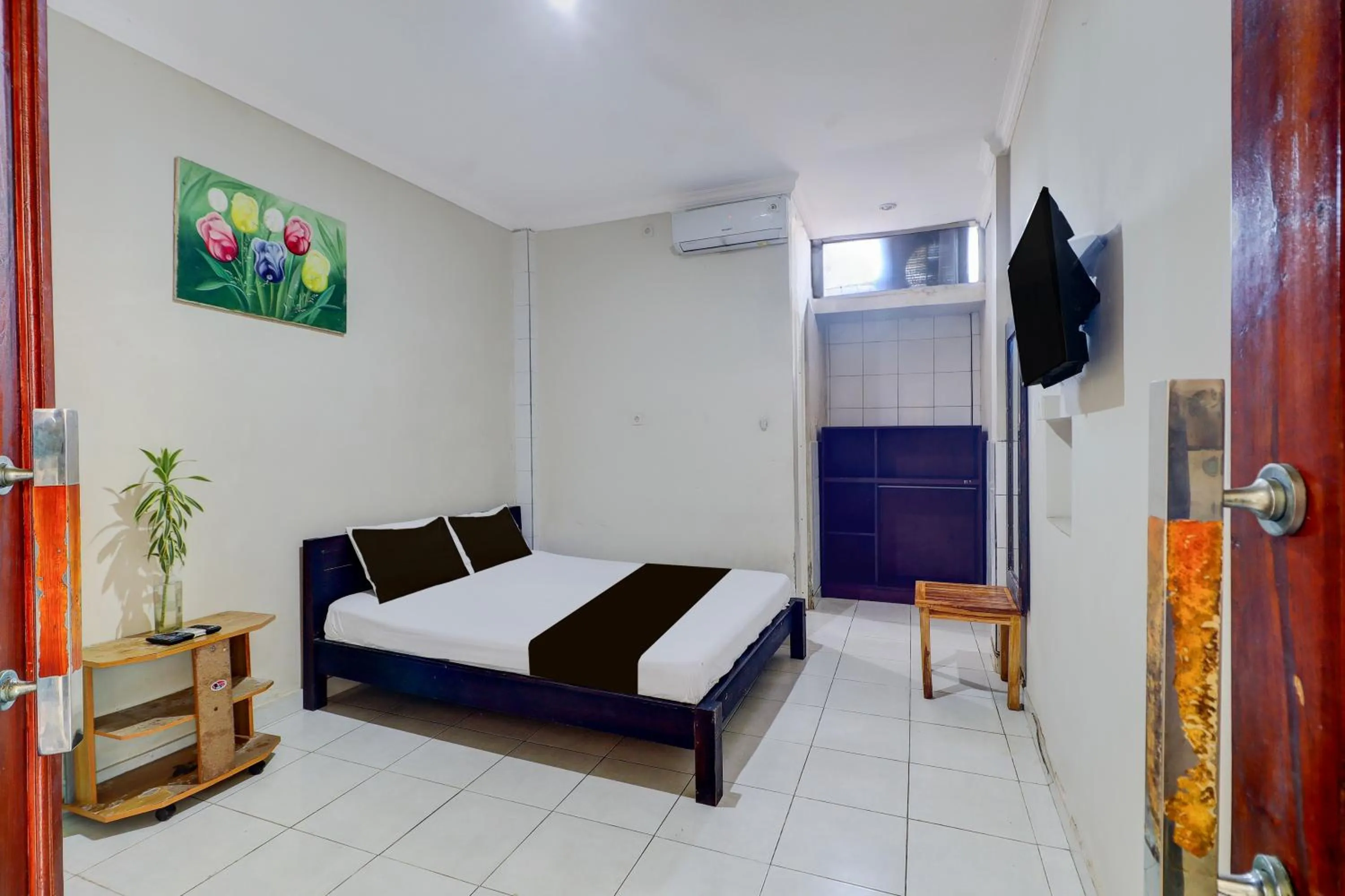 Photo of the whole room, Bed in Collection O Budget Door Legian Inn @Poppies Road