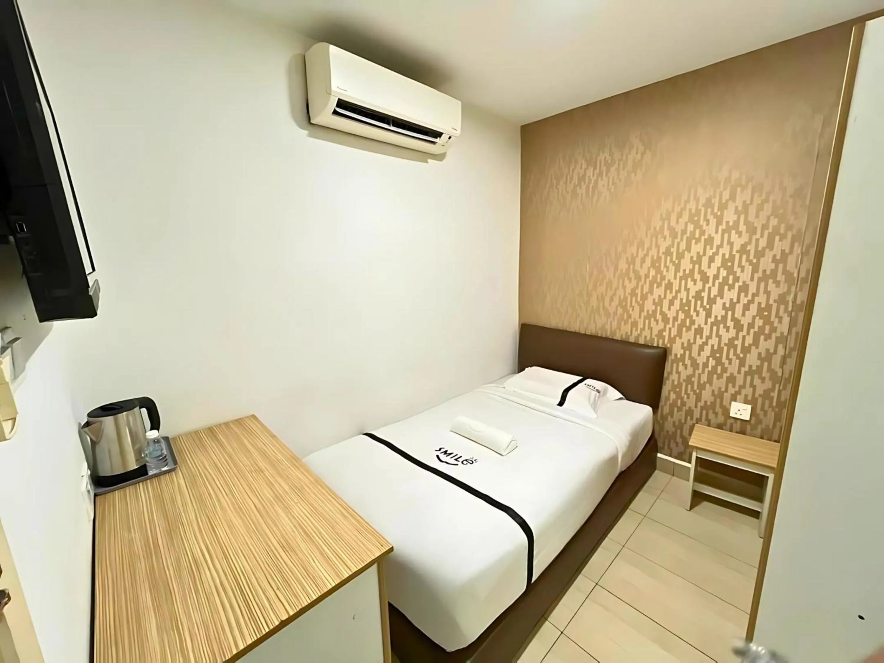Bedroom, Bed in Smile Hotel The Mines Seri Kembangan
