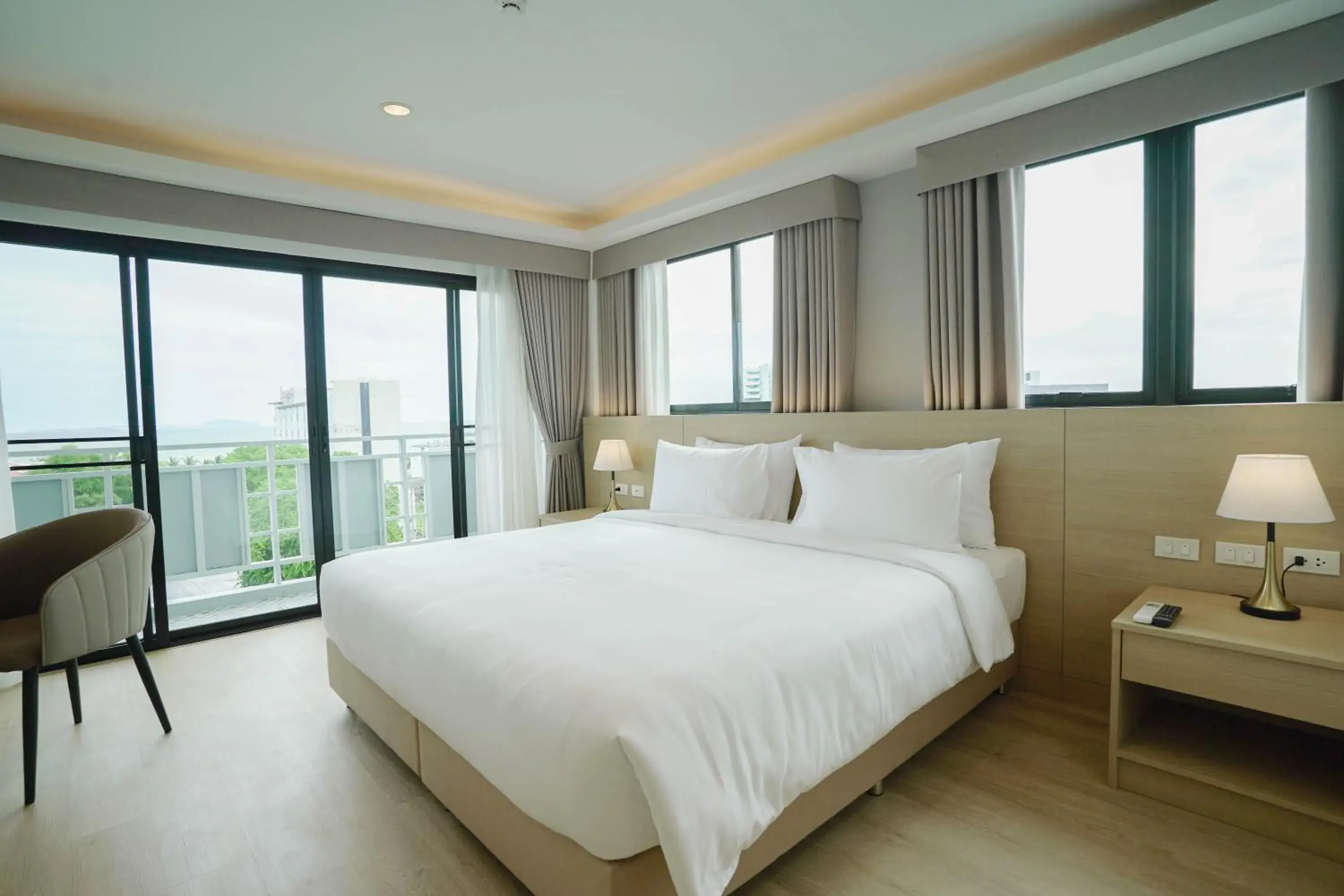 Deluxe Suite with Sea View in The Kite Hotel Bangsaen by Koko Deluxe Suite with Sea View in The Kite Hotel Bangsaen by Koko