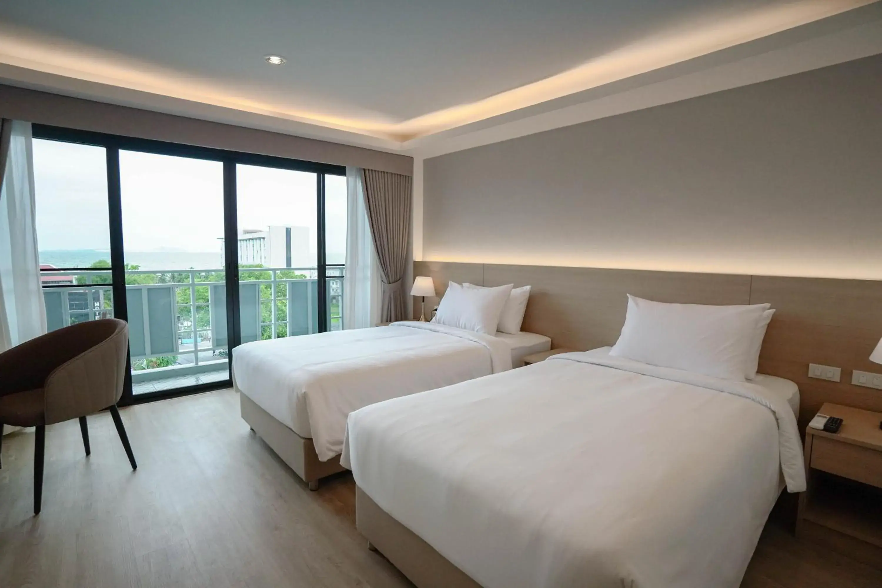 Deluxe Twin Room with Sea View in The Kite Hotel Bangsaen by Koko Deluxe Twin Room with Sea View in The Kite Hotel Bangsaen by Koko