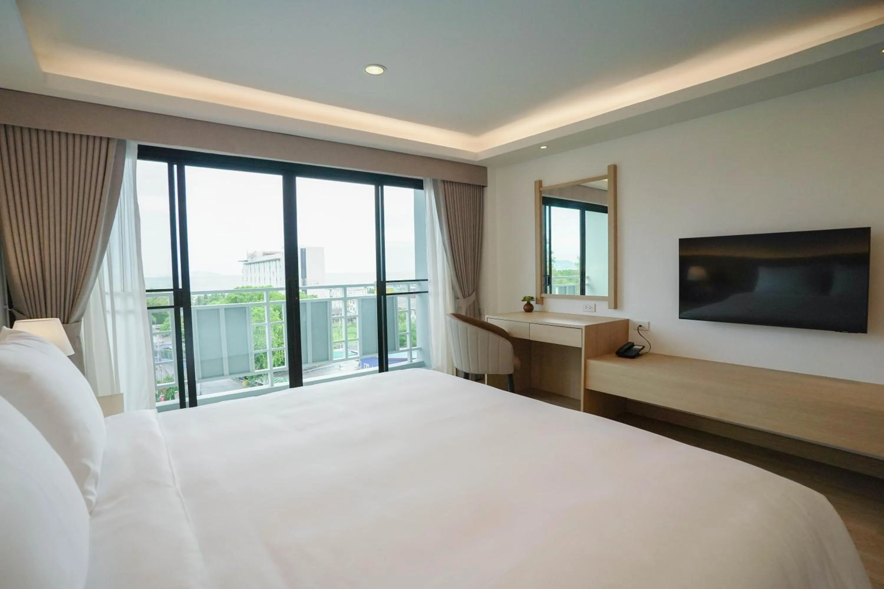 Bed in The Kite Hotel Bangsaen by Koko