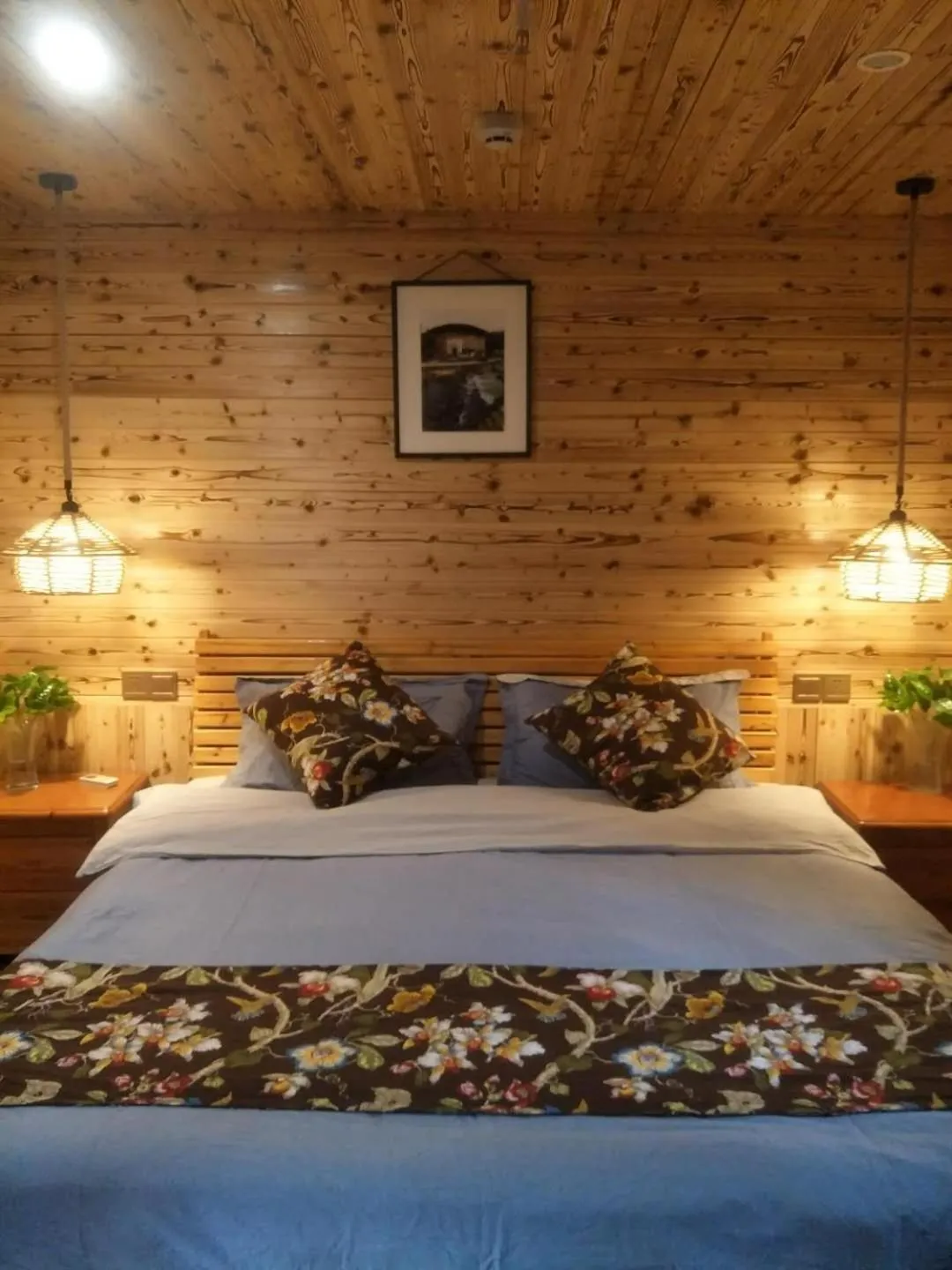 Bed in Nanjing Tulou Qingdelou Inn