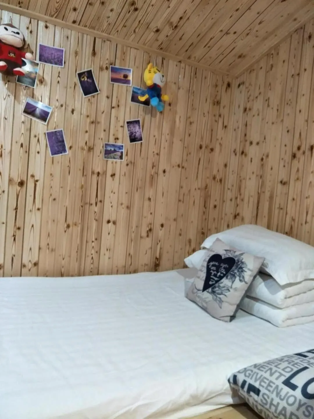 Bed in Nanjing Tulou Qingdelou Inn