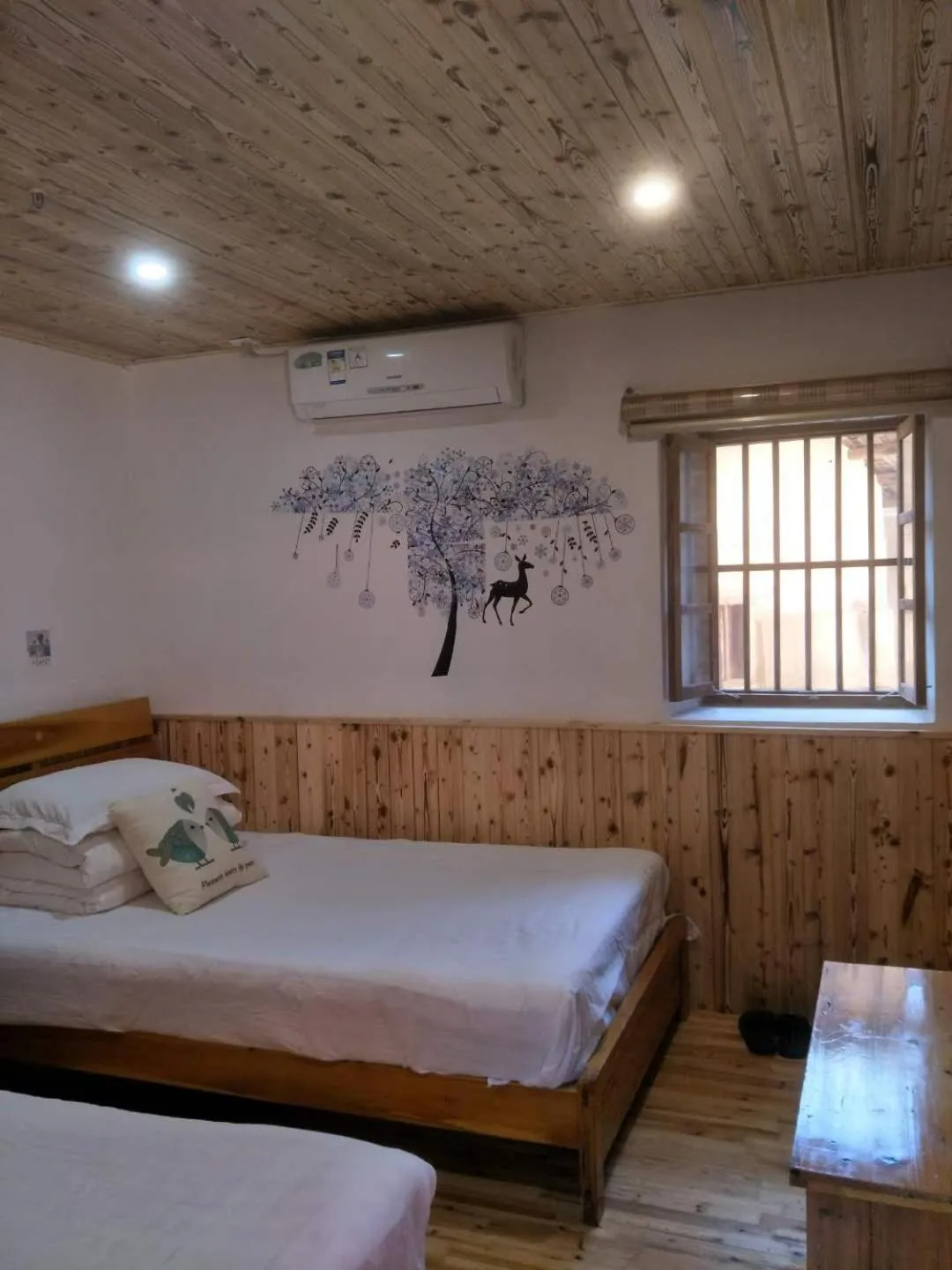 Bed in Nanjing Tulou Qingdelou Inn