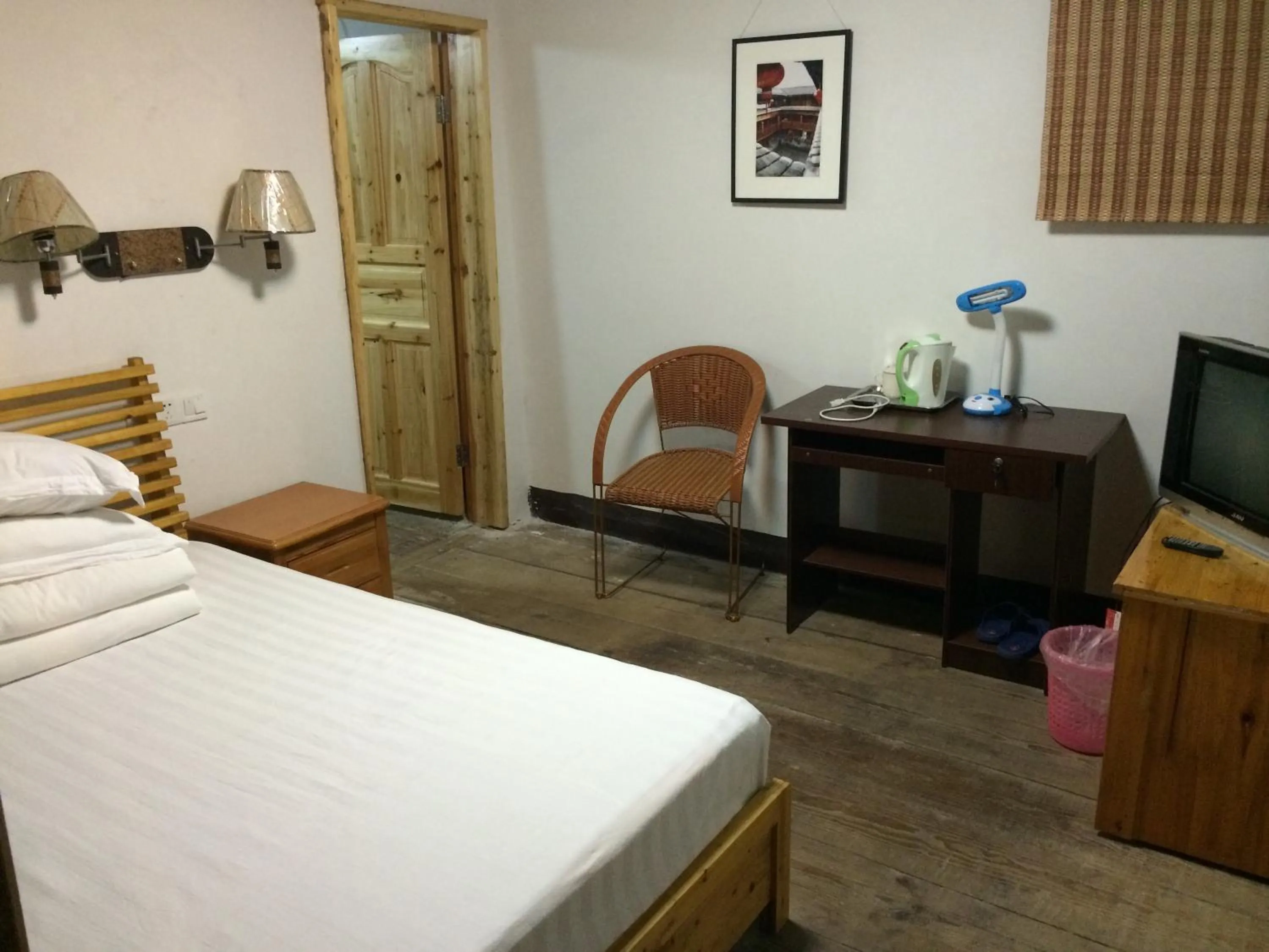 Bed in Nanjing Tulou Qingdelou Inn