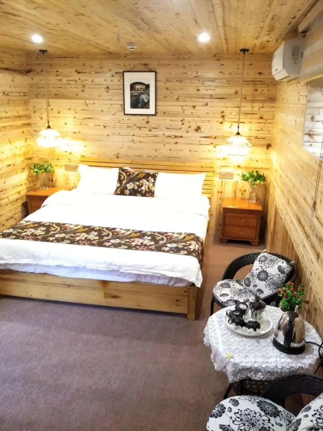 Bed in Nanjing Tulou Qingdelou Inn