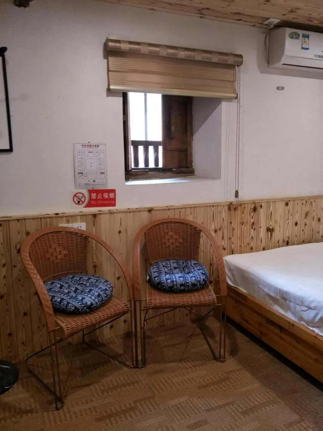 Bed in Nanjing Tulou Qingdelou Inn