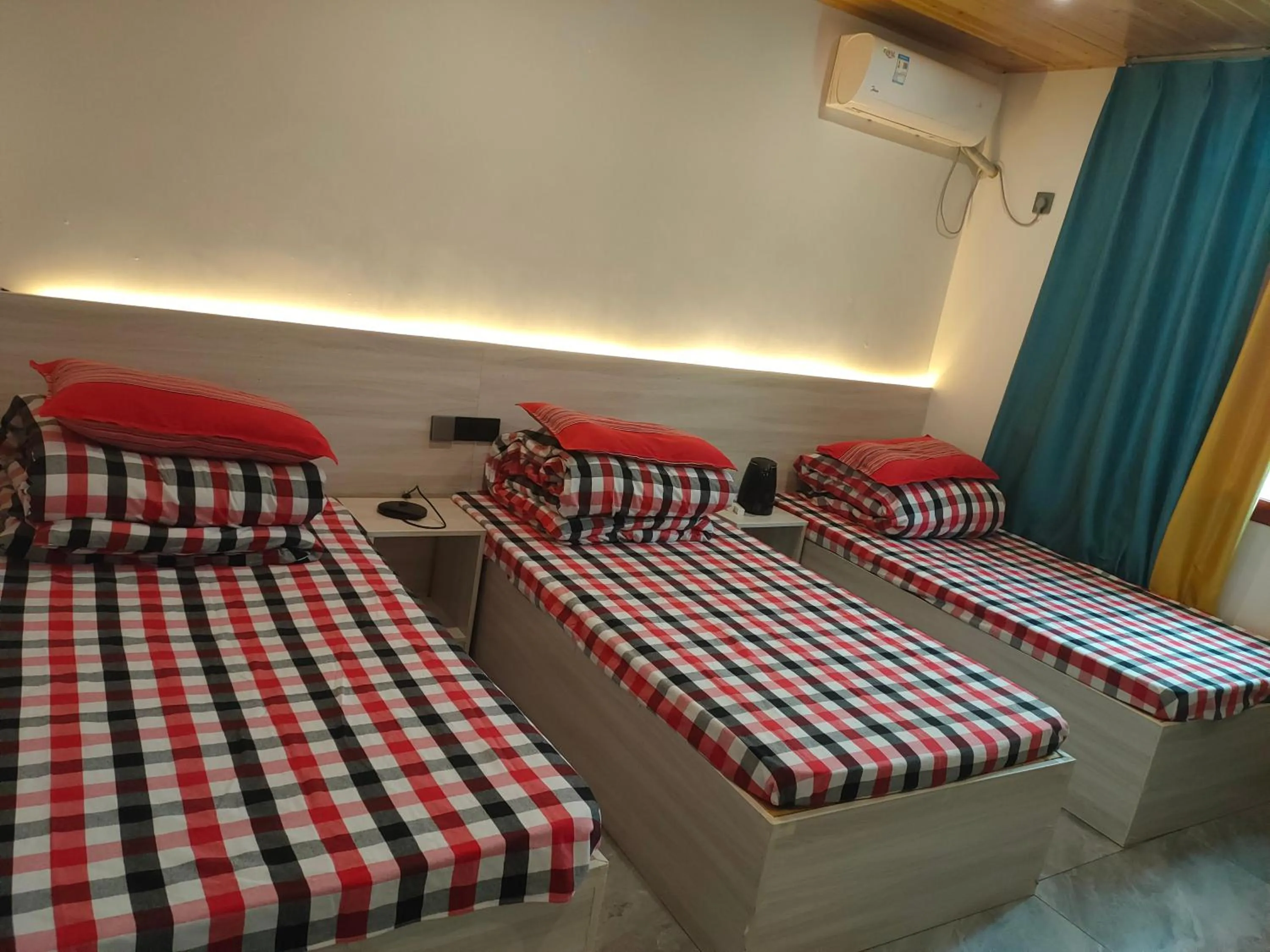 Bed in Nanjing Tulou Qingdelou Inn