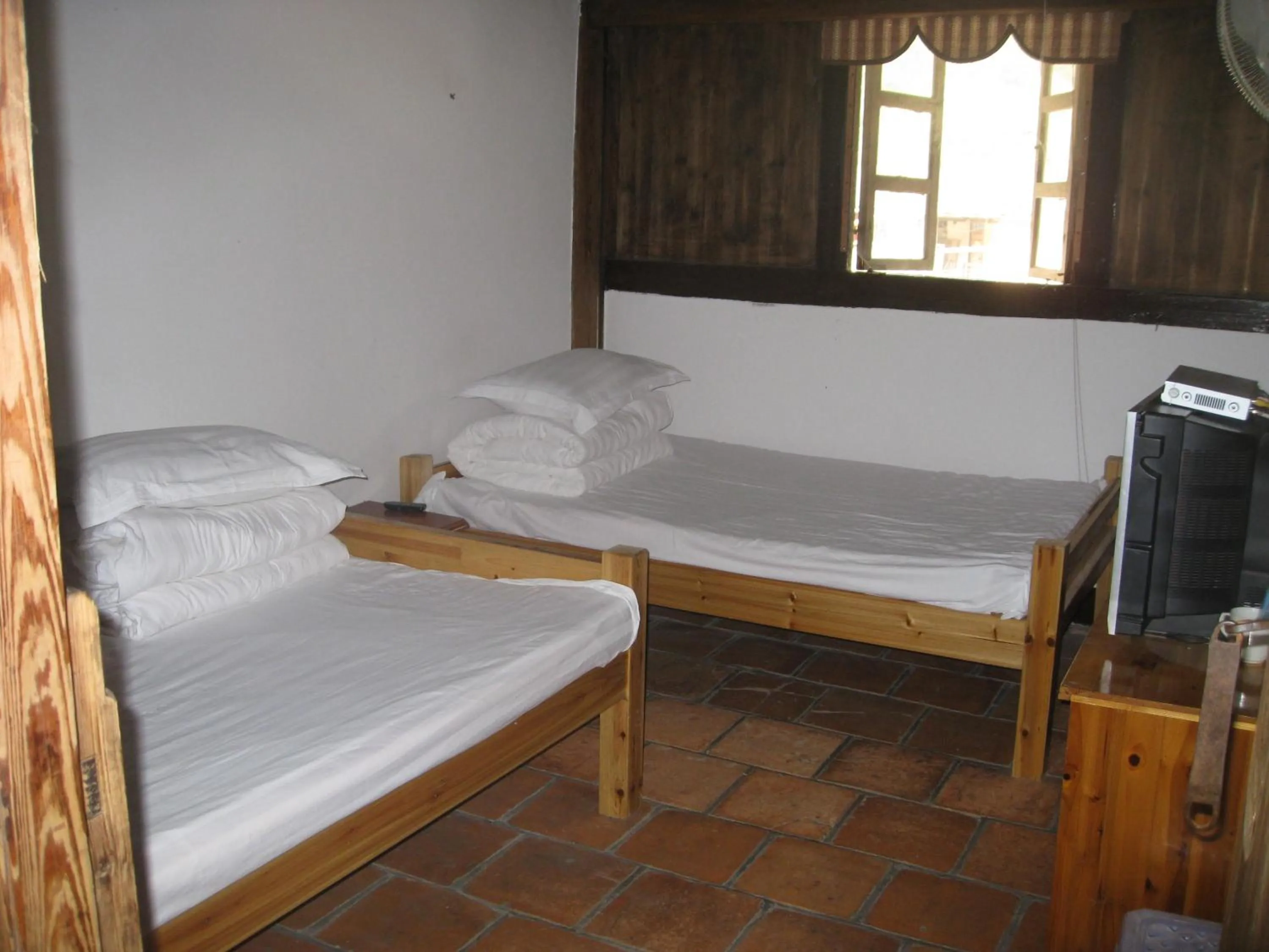 Bed in Nanjing Tulou Qingdelou Inn