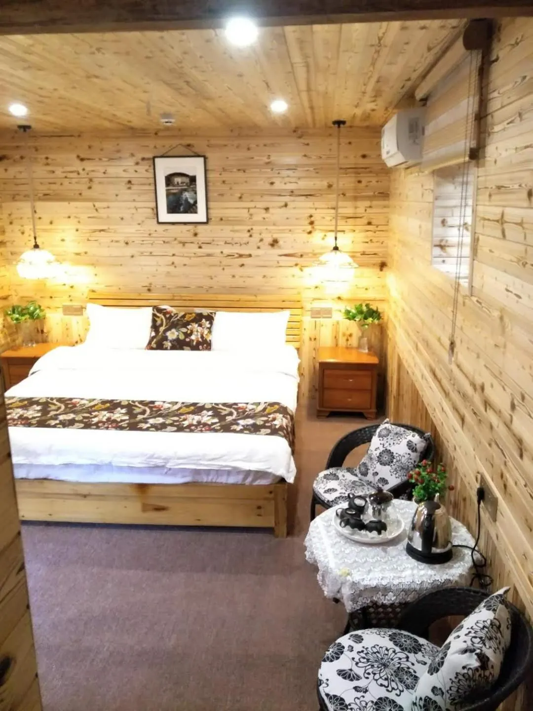 Bed in Nanjing Tulou Qingdelou Inn