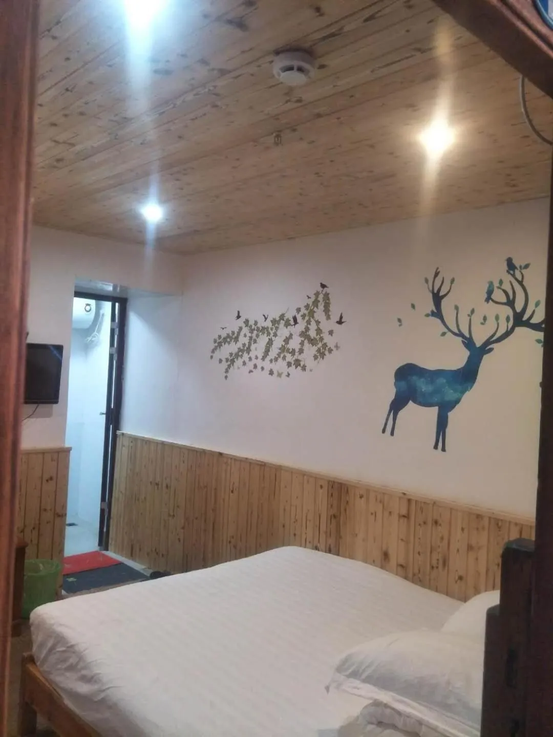 Bed in Nanjing Tulou Qingdelou Inn