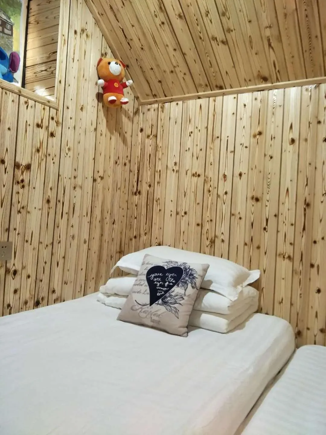 Bed in Nanjing Tulou Qingdelou Inn