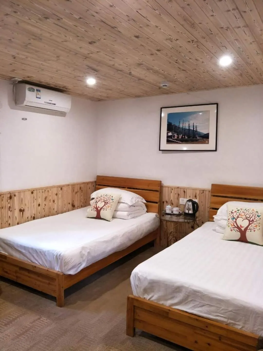 Bed in Nanjing Tulou Qingdelou Inn