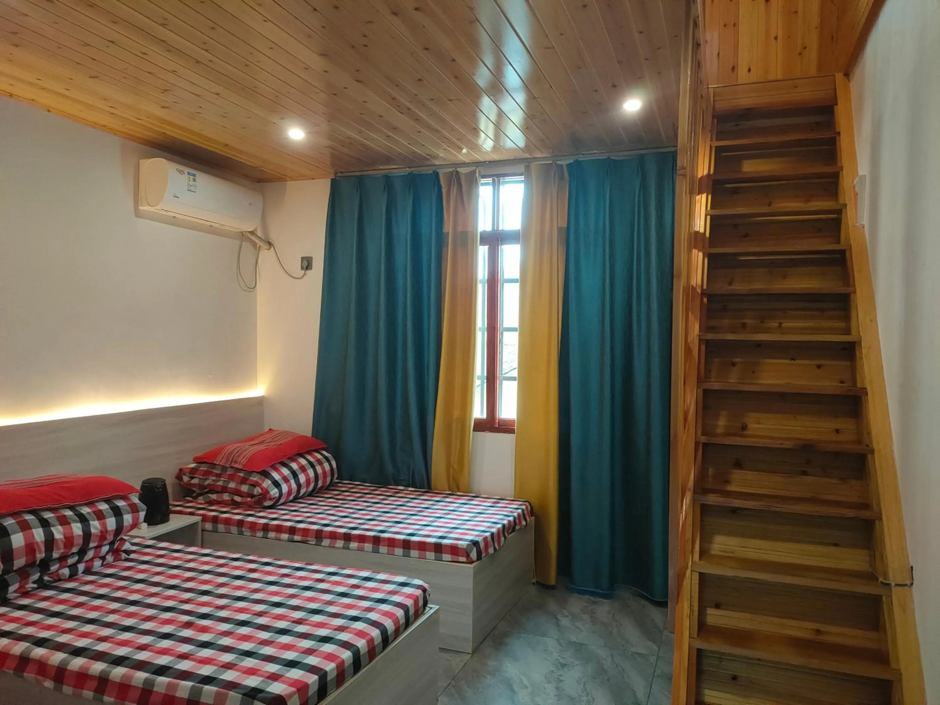 Bed in Nanjing Tulou Qingdelou Inn