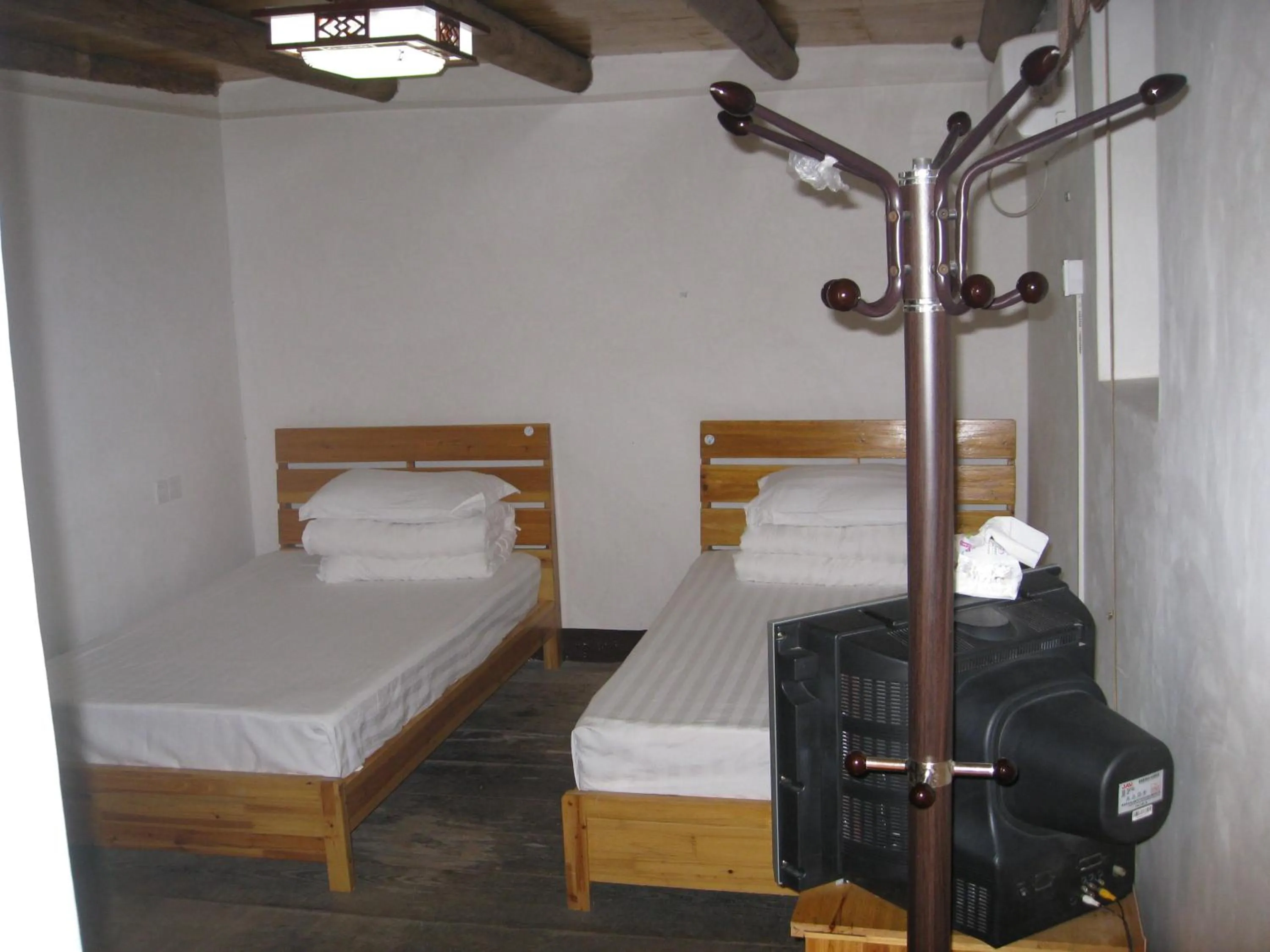 Bed in Nanjing Tulou Qingdelou Inn