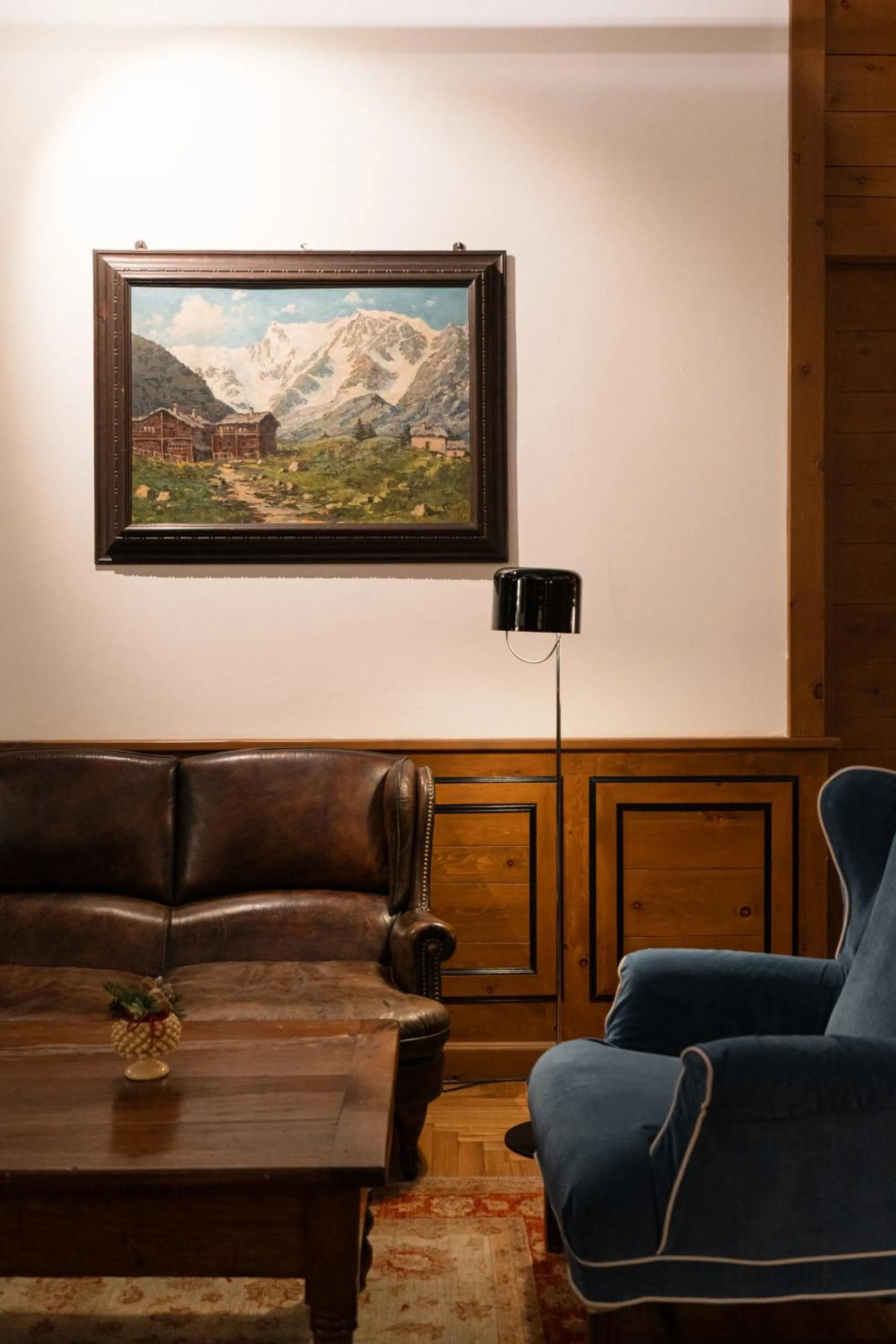 Communal lounge/ TV room in Duca D'Aosta Hotel