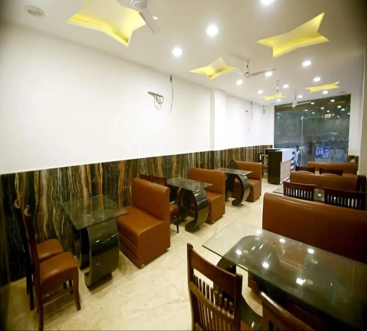 Restaurant/places to eat in Hotel Namo Gange
