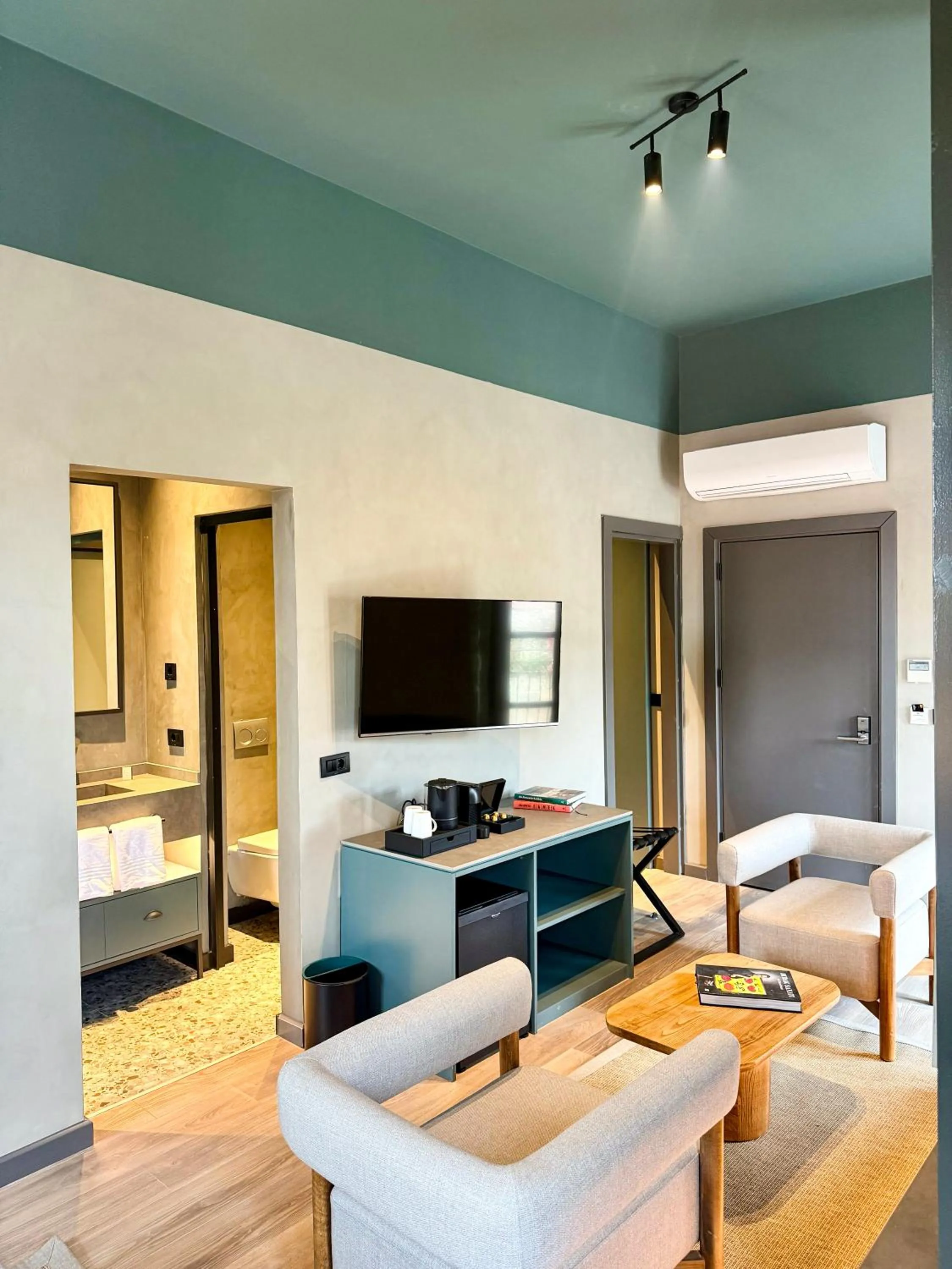 Coffee/tea facilities in Lecole Hotel By Cityloft