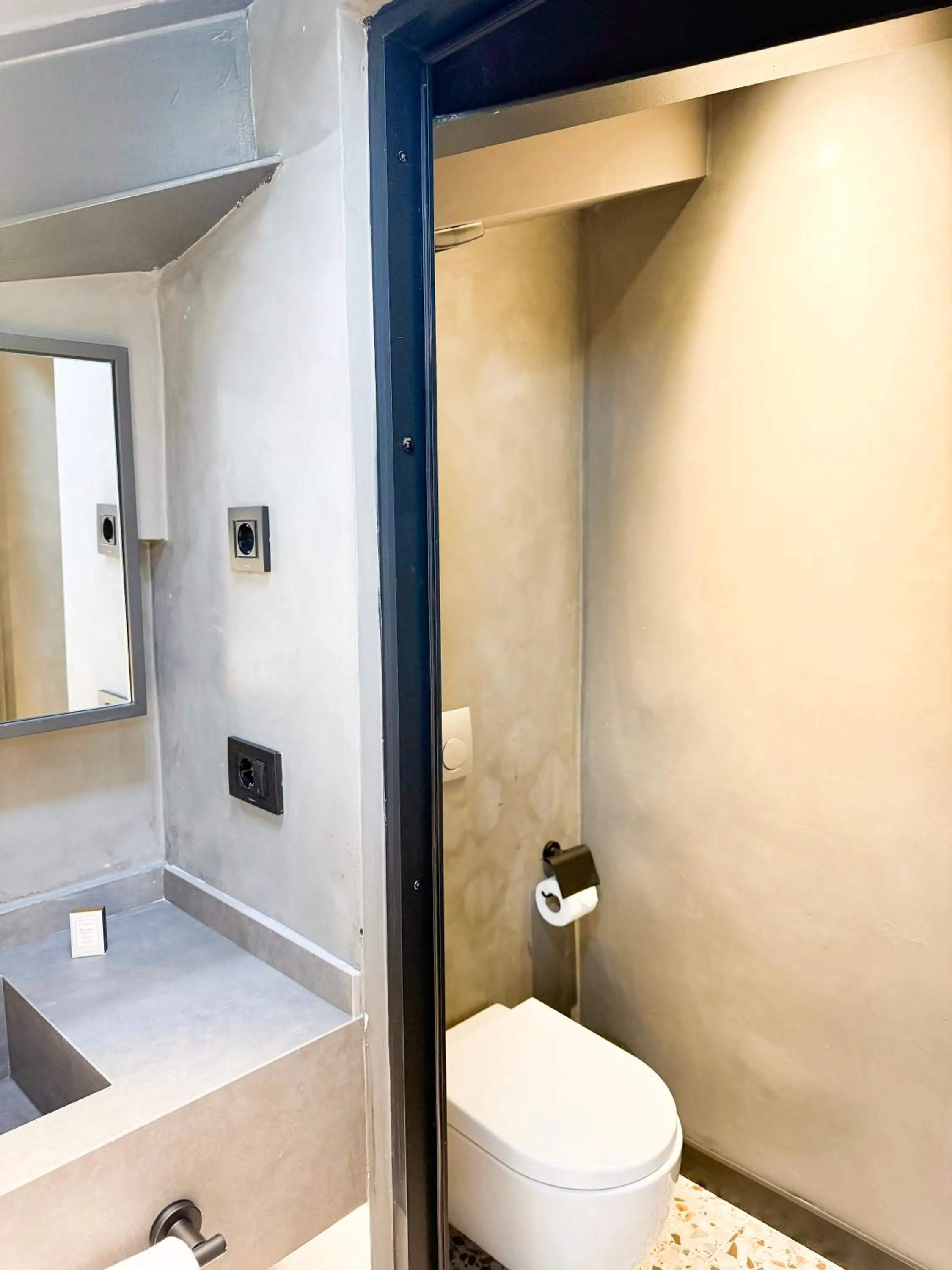 Toilet in Lecole Hotel By Cityloft